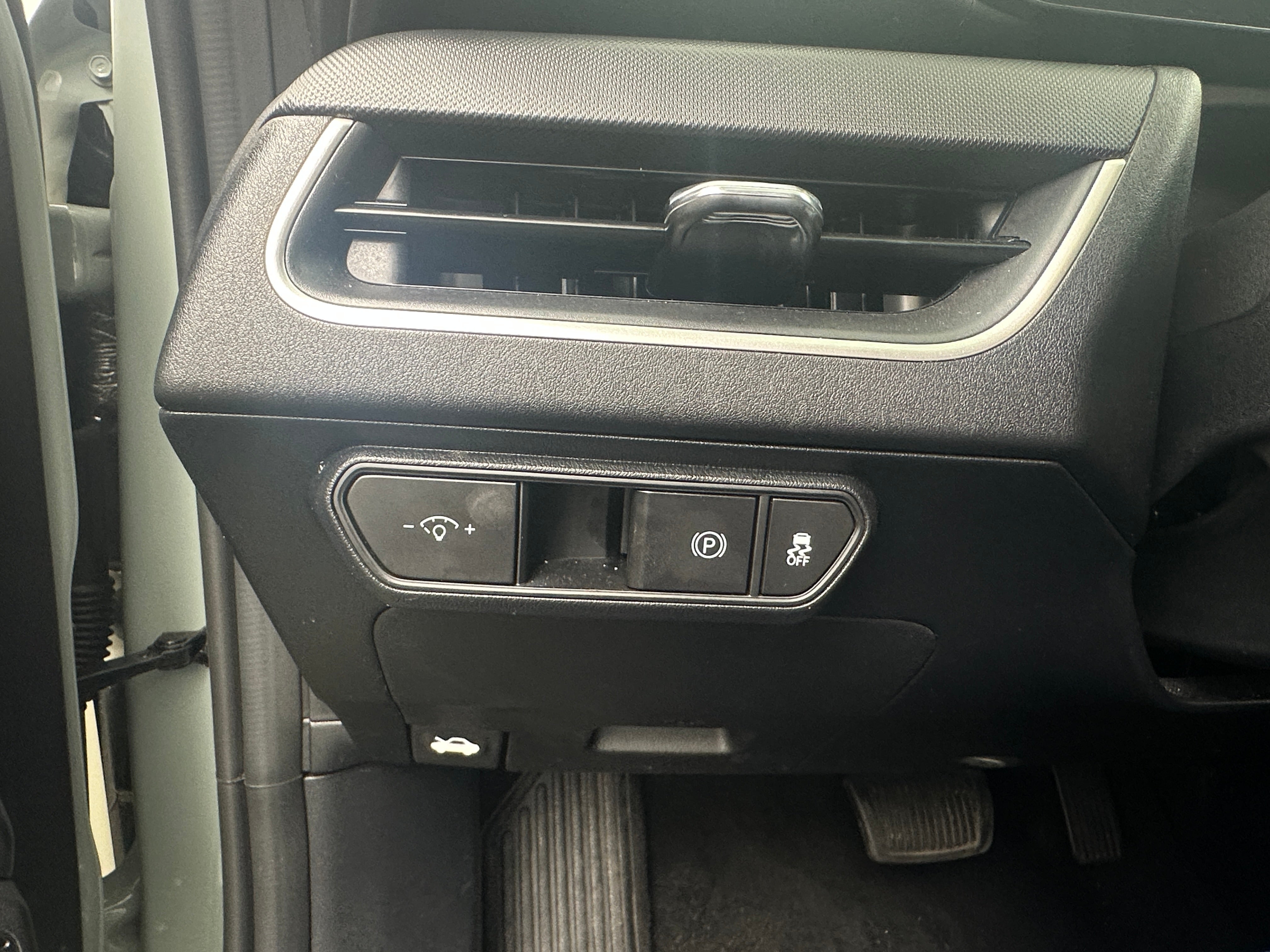 2025 Kia K4 LXS - Photo 8