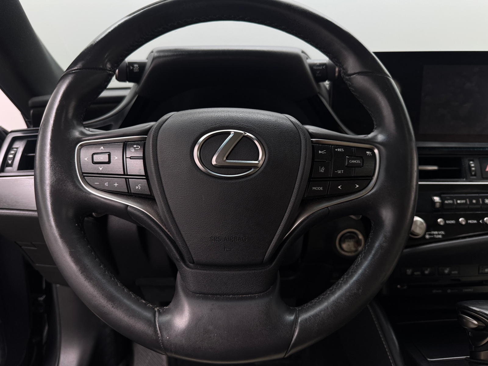 Thumbnail: 2022 Lexus ES - 4