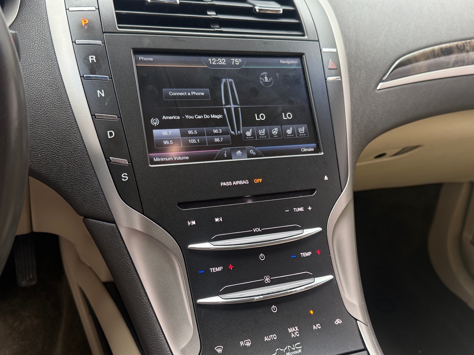 Thumbnail: 2015 Lincoln MKZ - 3