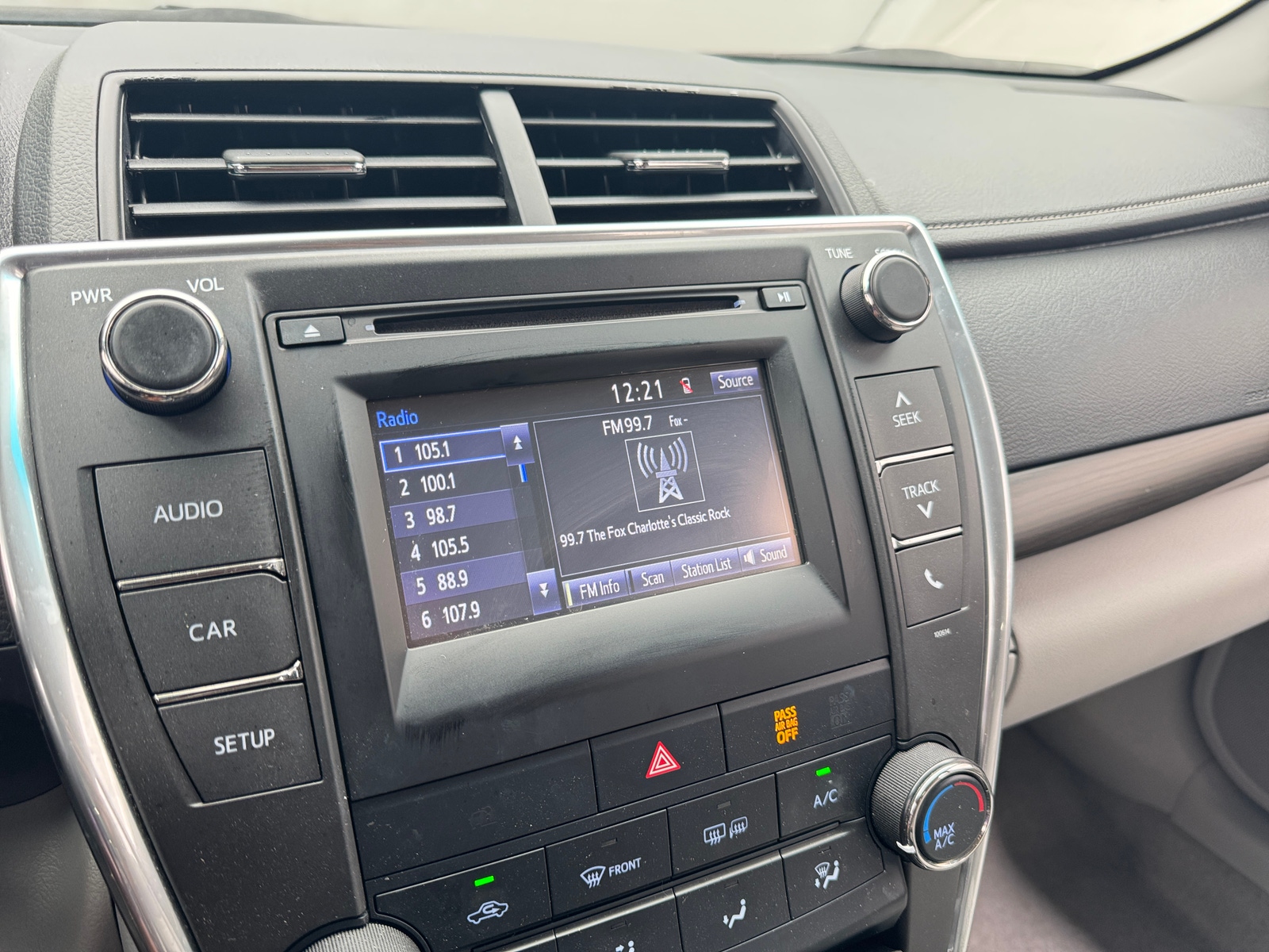 Thumbnail: 2017 Toyota Camry - 4