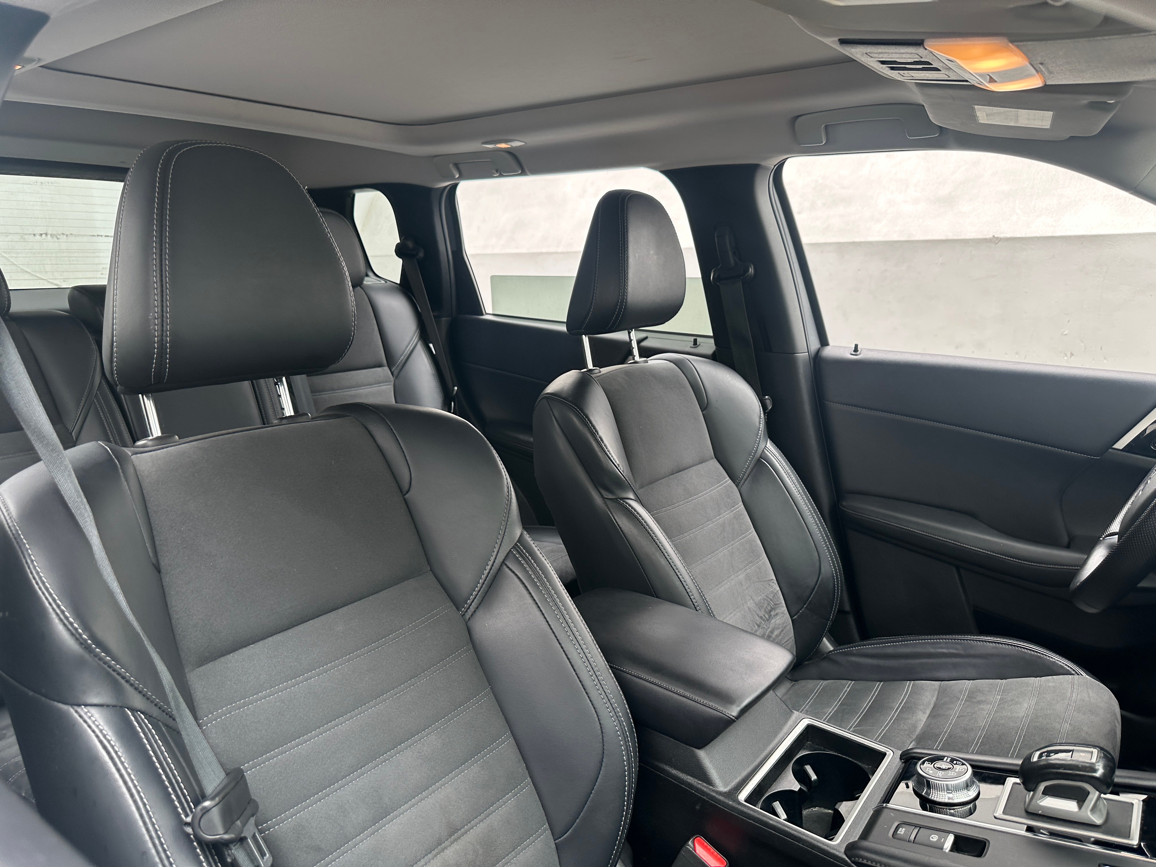 2023 Mitsubishi Outlander Plug-In Hybrid SE - Photo 8