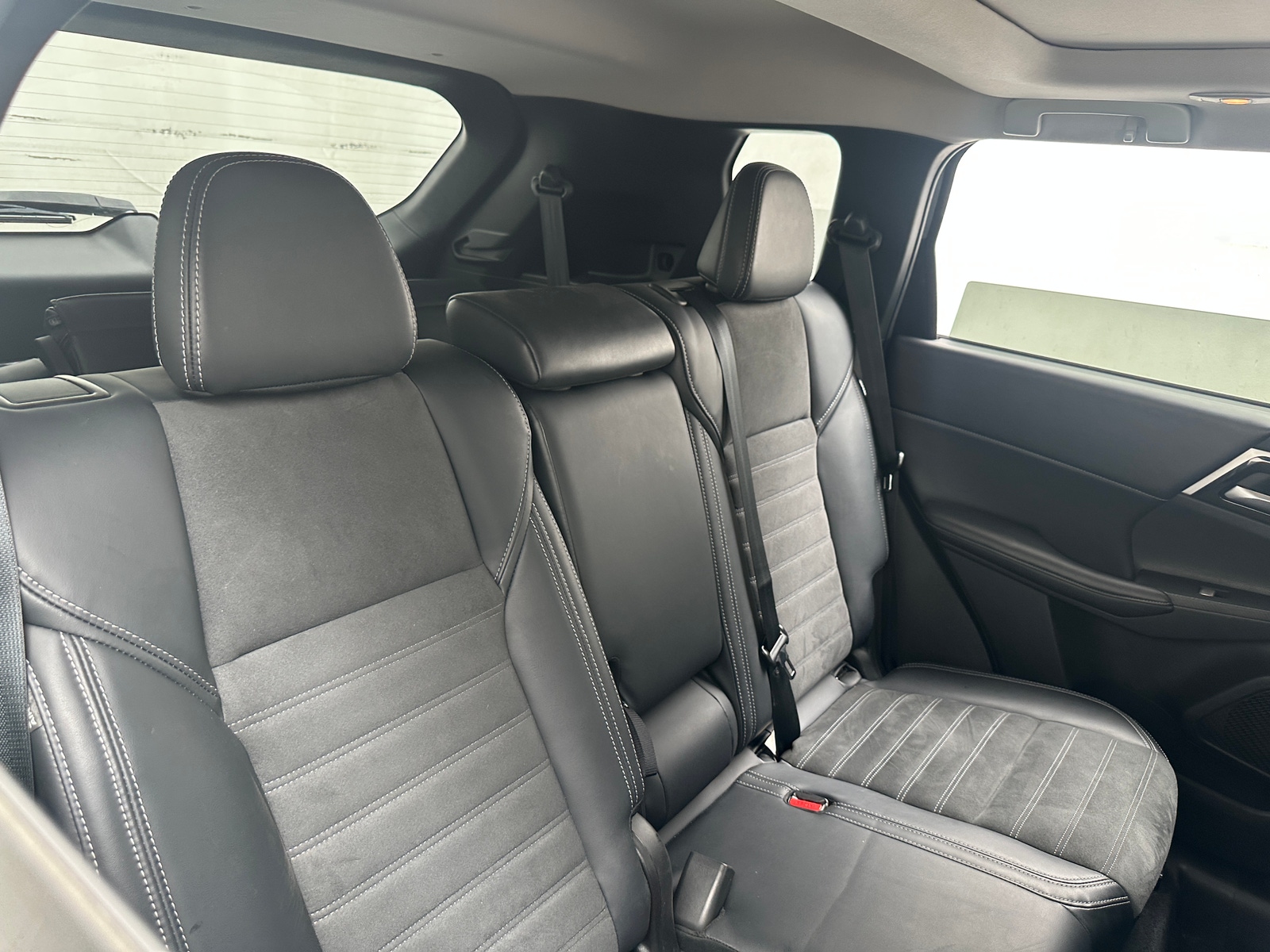 Thumbnail: 2023 Mitsubishi Outlander - 5