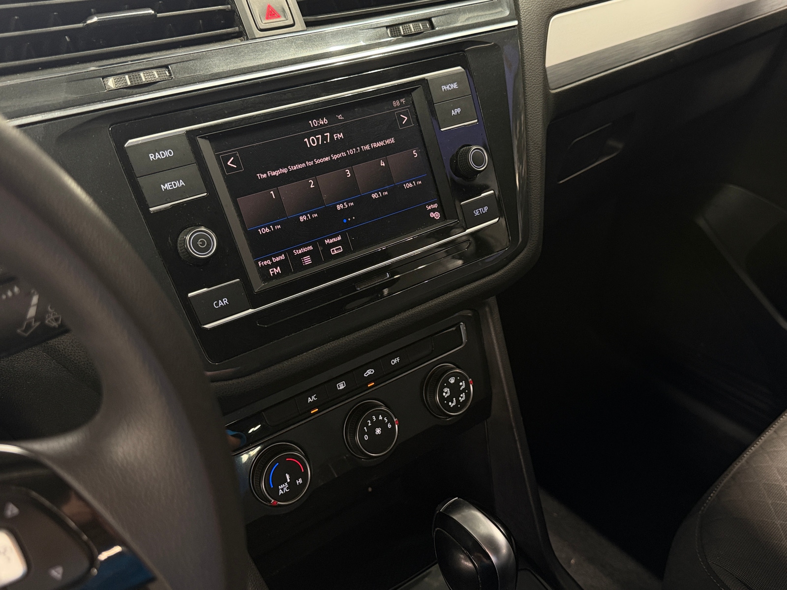 Thumbnail: 2018 Volkswagen Tiguan - 4