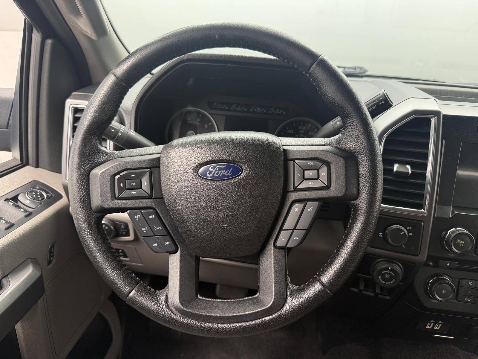 Thumbnail: 2016 Ford Econoline - 5