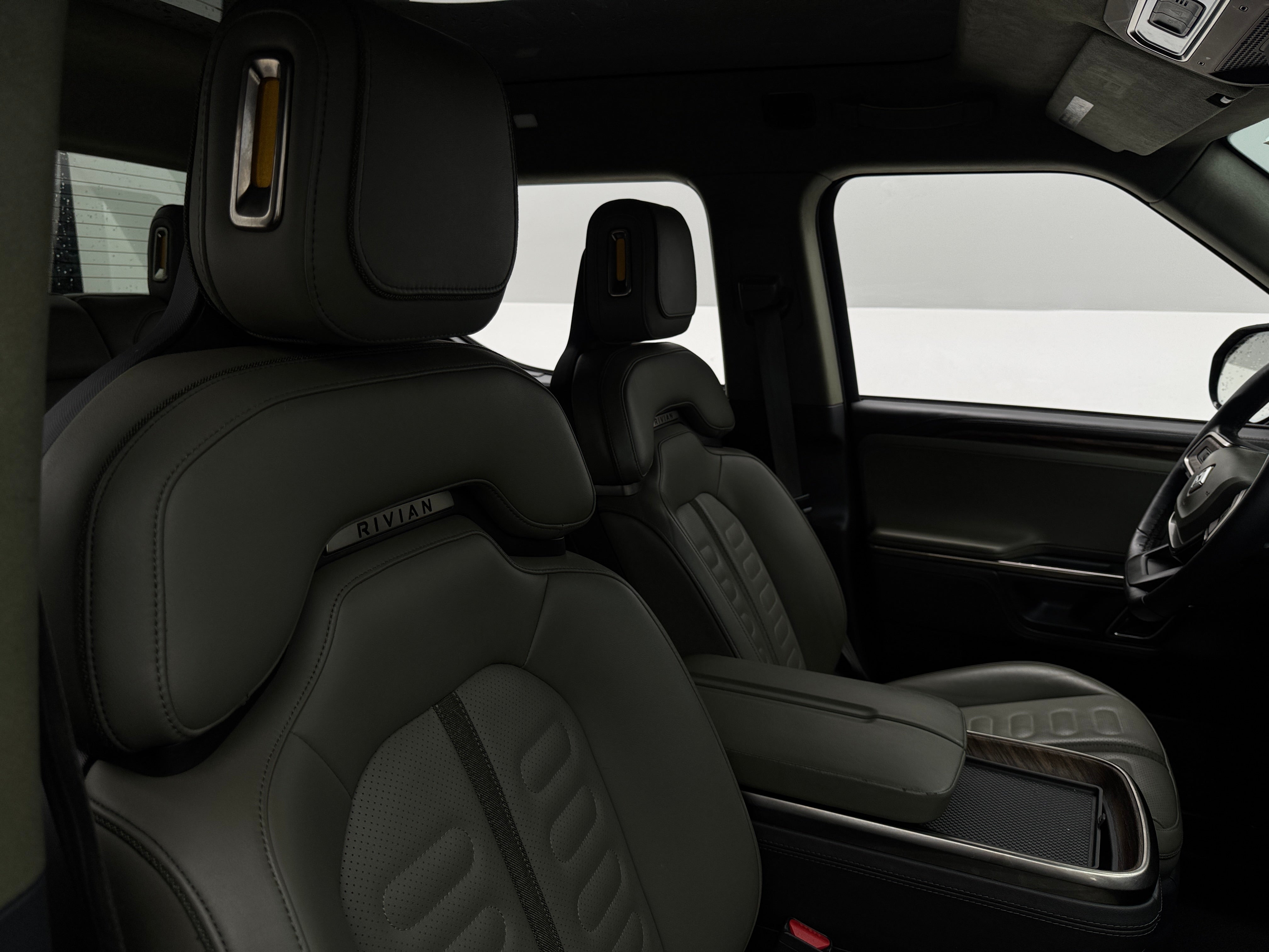 2022 Rivian R1T Adventure - Photo 3