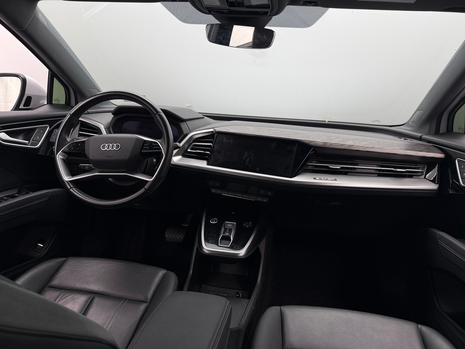 Thumbnail: 2023 Audi Q4 e-tron - 2