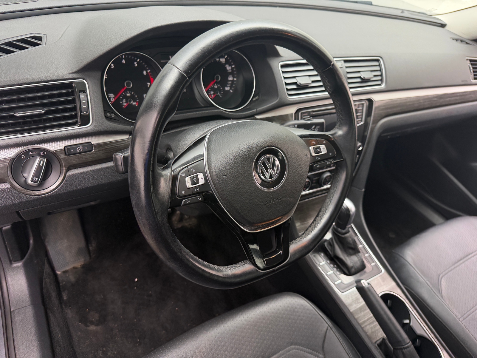 Thumbnail: 2016 Volkswagen Passat - 4
