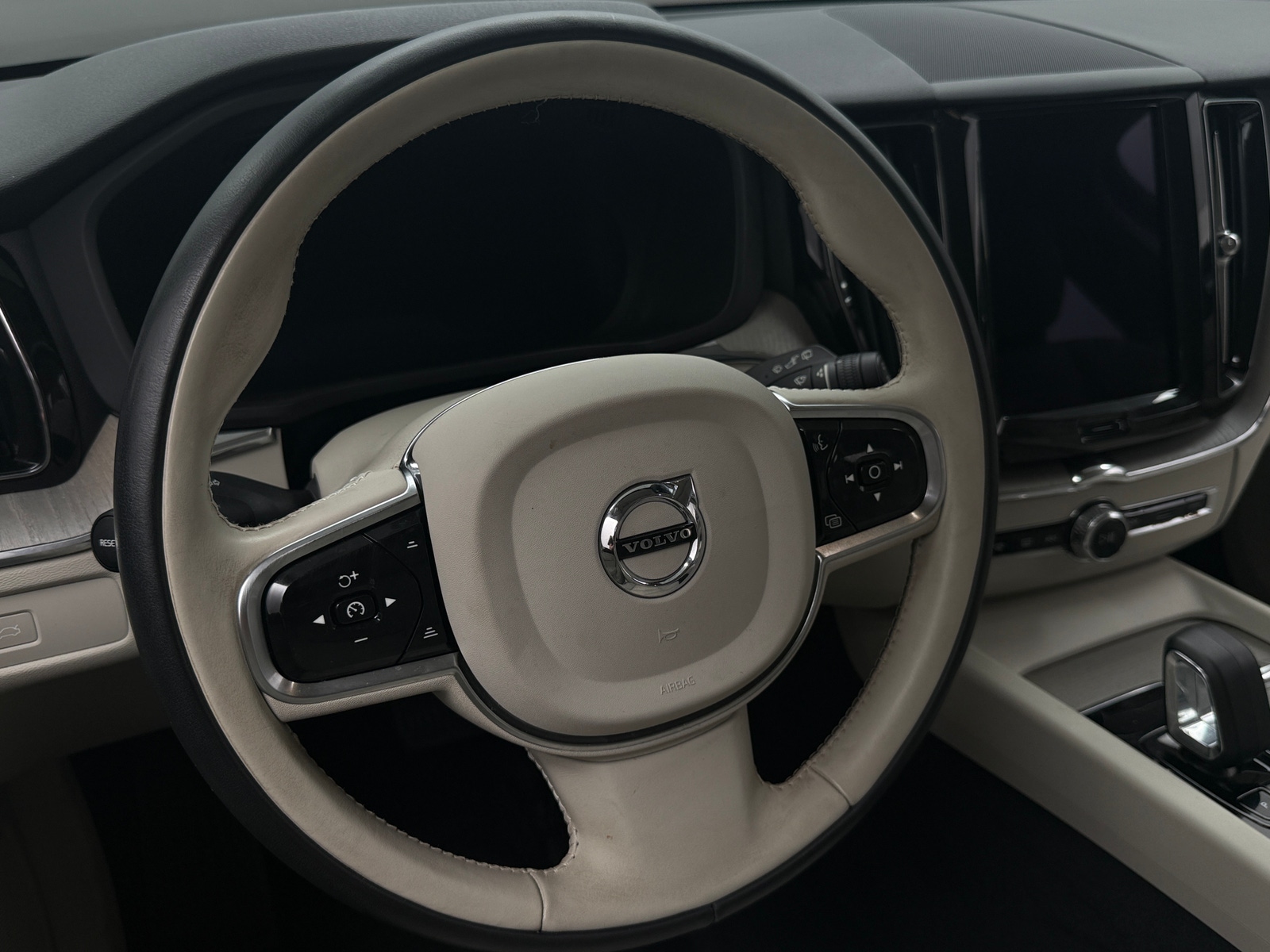 Thumbnail: 2023 Volvo XC60 - 4