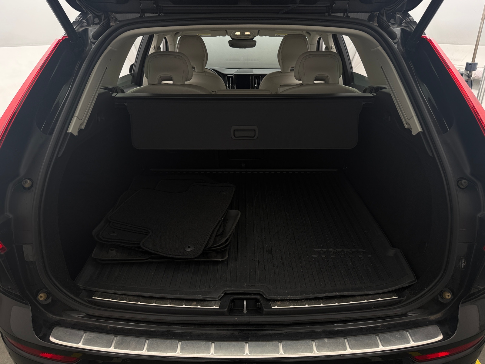 Thumbnail: 2023 Volvo XC60 - 6
