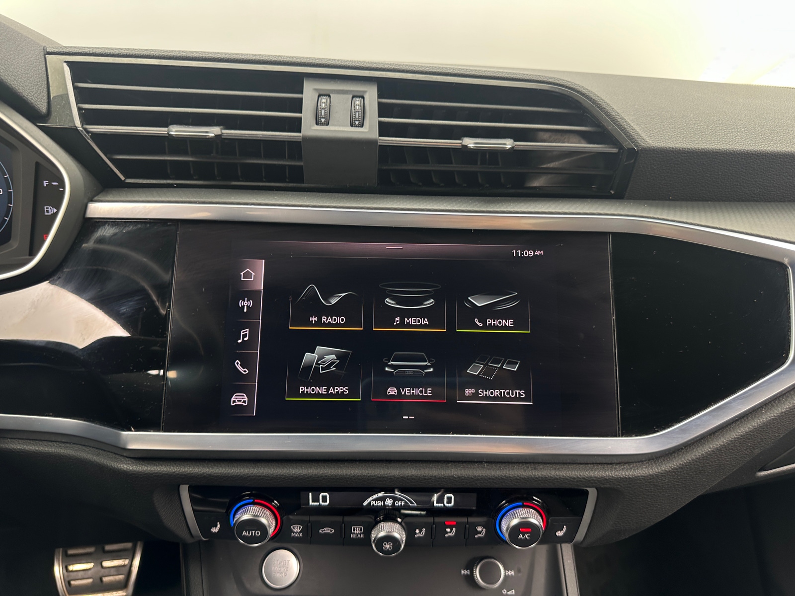 Thumbnail: 2020 Audi Q3 - 3