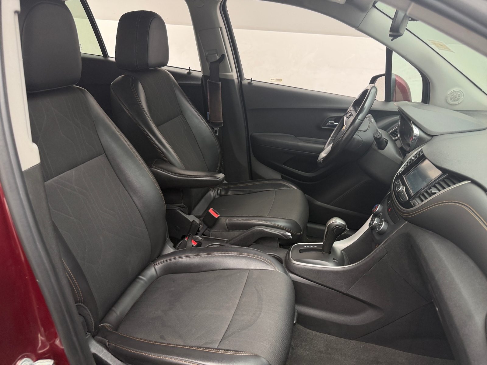 Thumbnail: 2017 Chevrolet Trax - 2