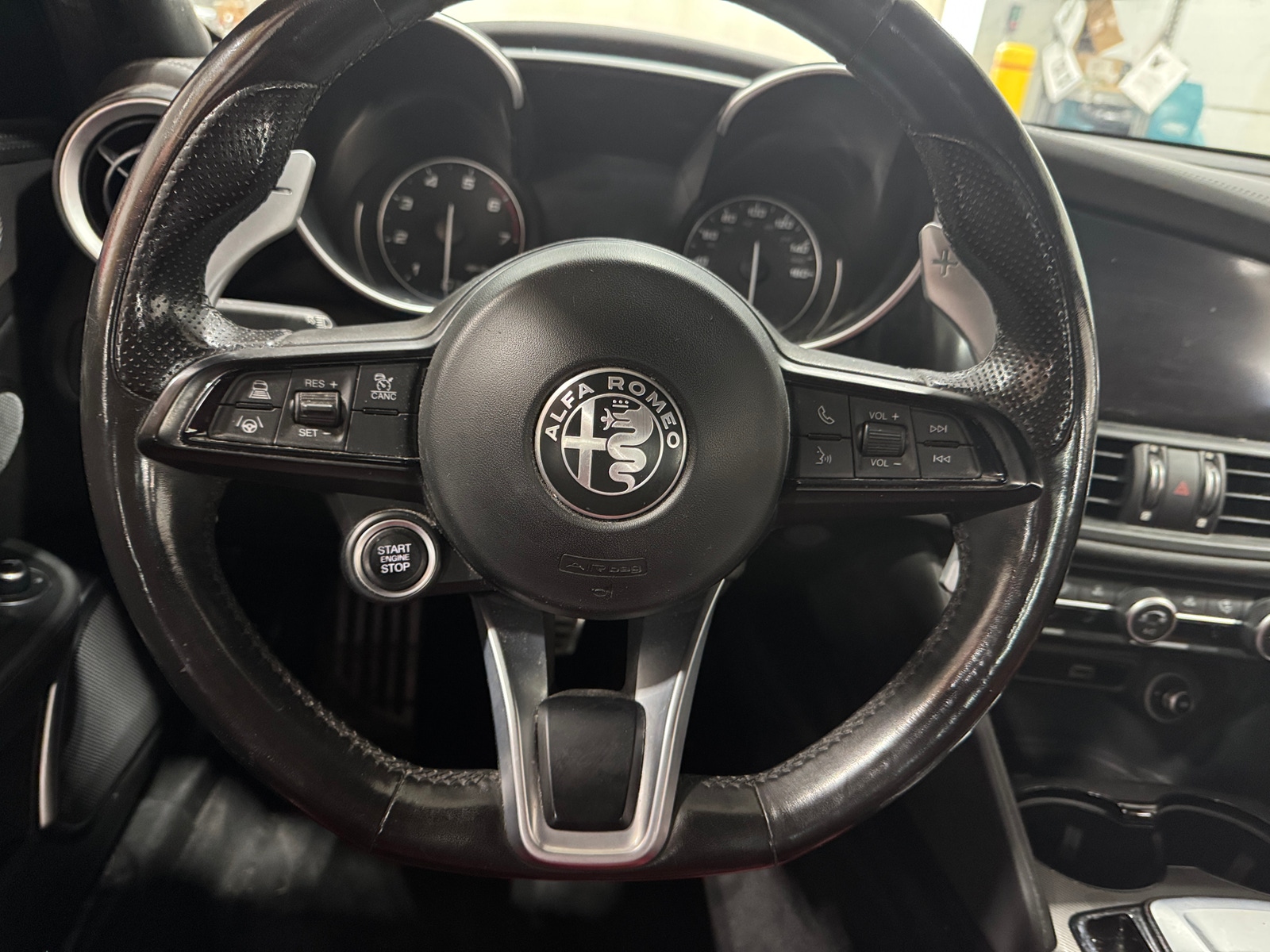 Thumbnail: 2022 Alfa Romeo Giulia - 4