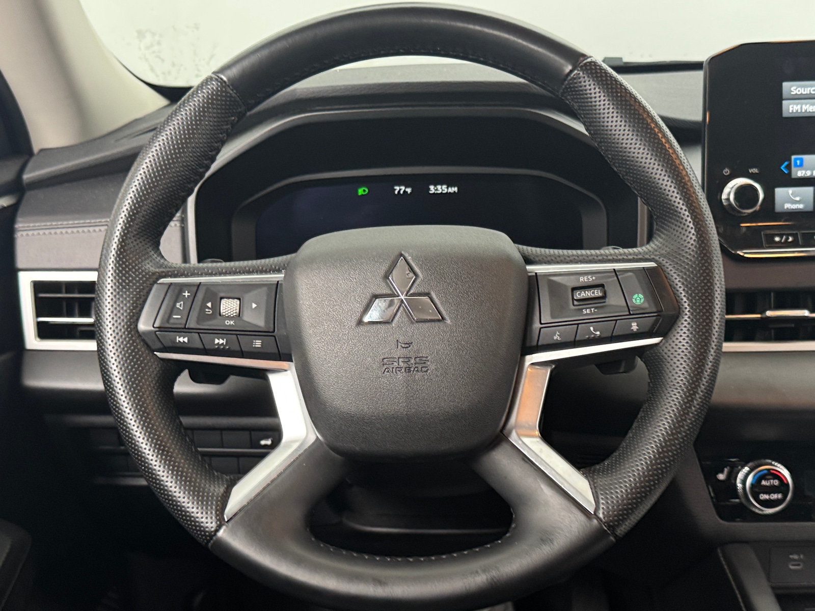 Thumbnail: 2024 Mitsubishi Outlander - 4