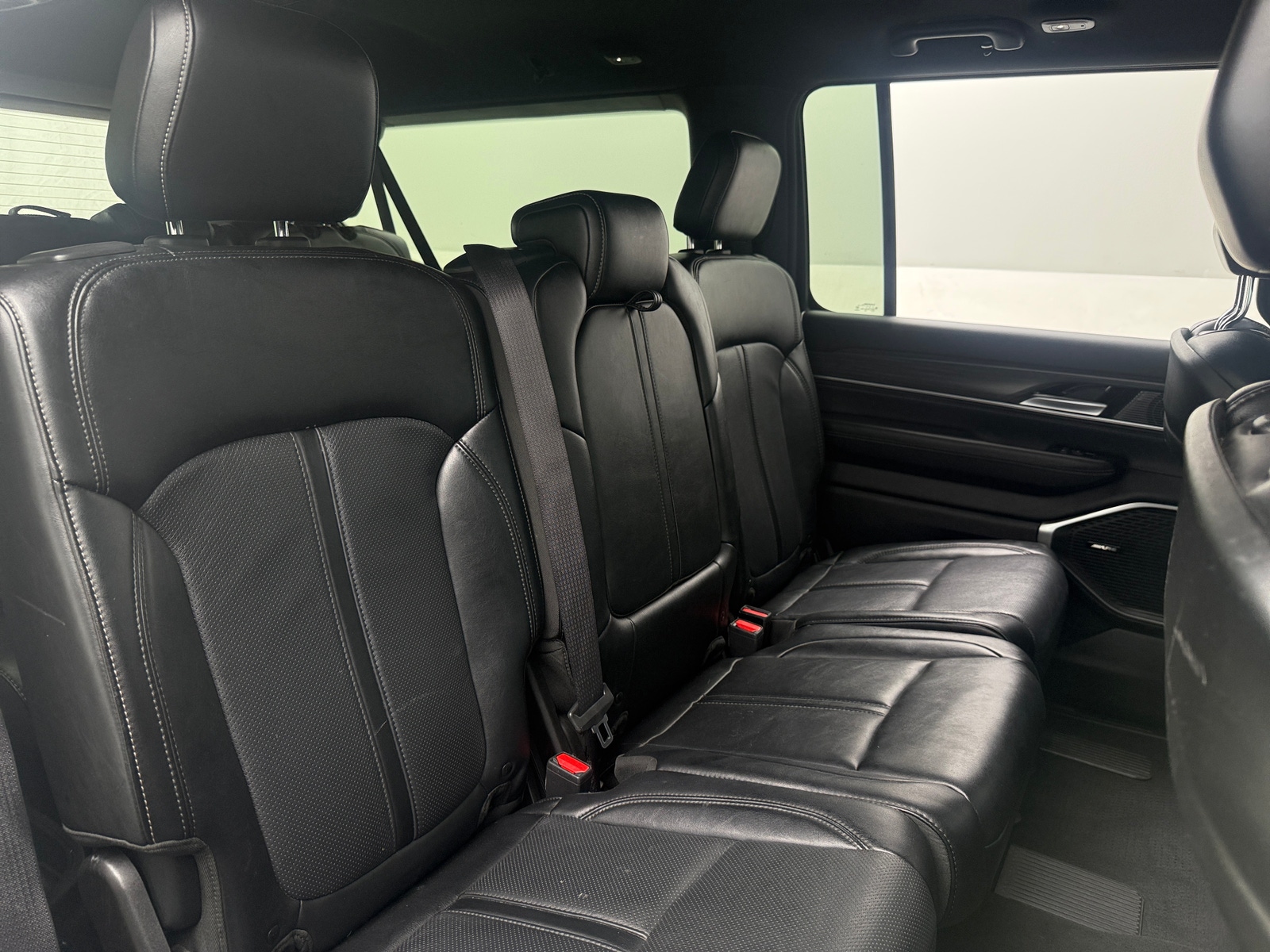 Thumbnail: 2024 Jeep Wagoneer - 5
