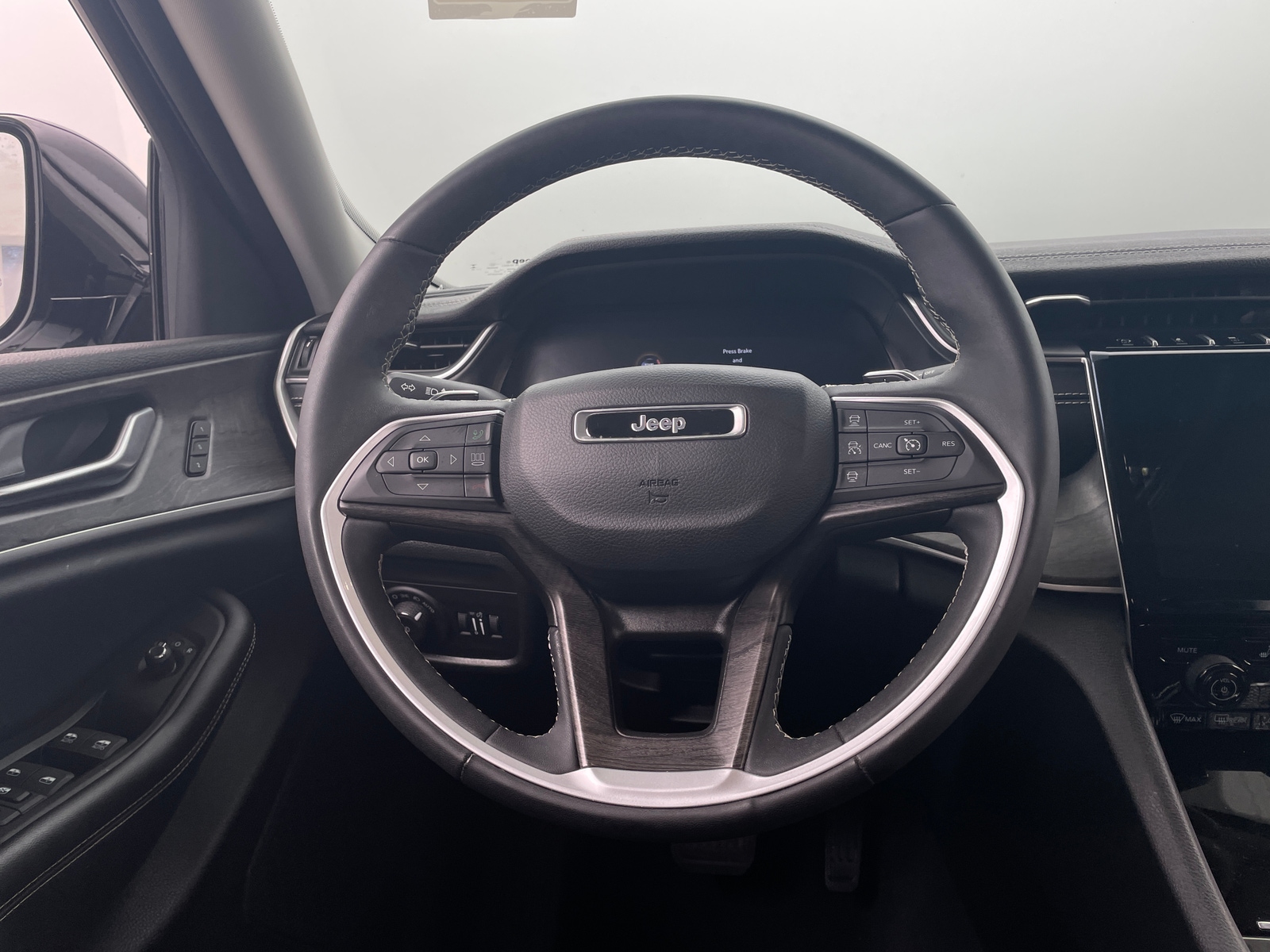 Thumbnail: 2023 Jeep Grand Cherokee L - 4