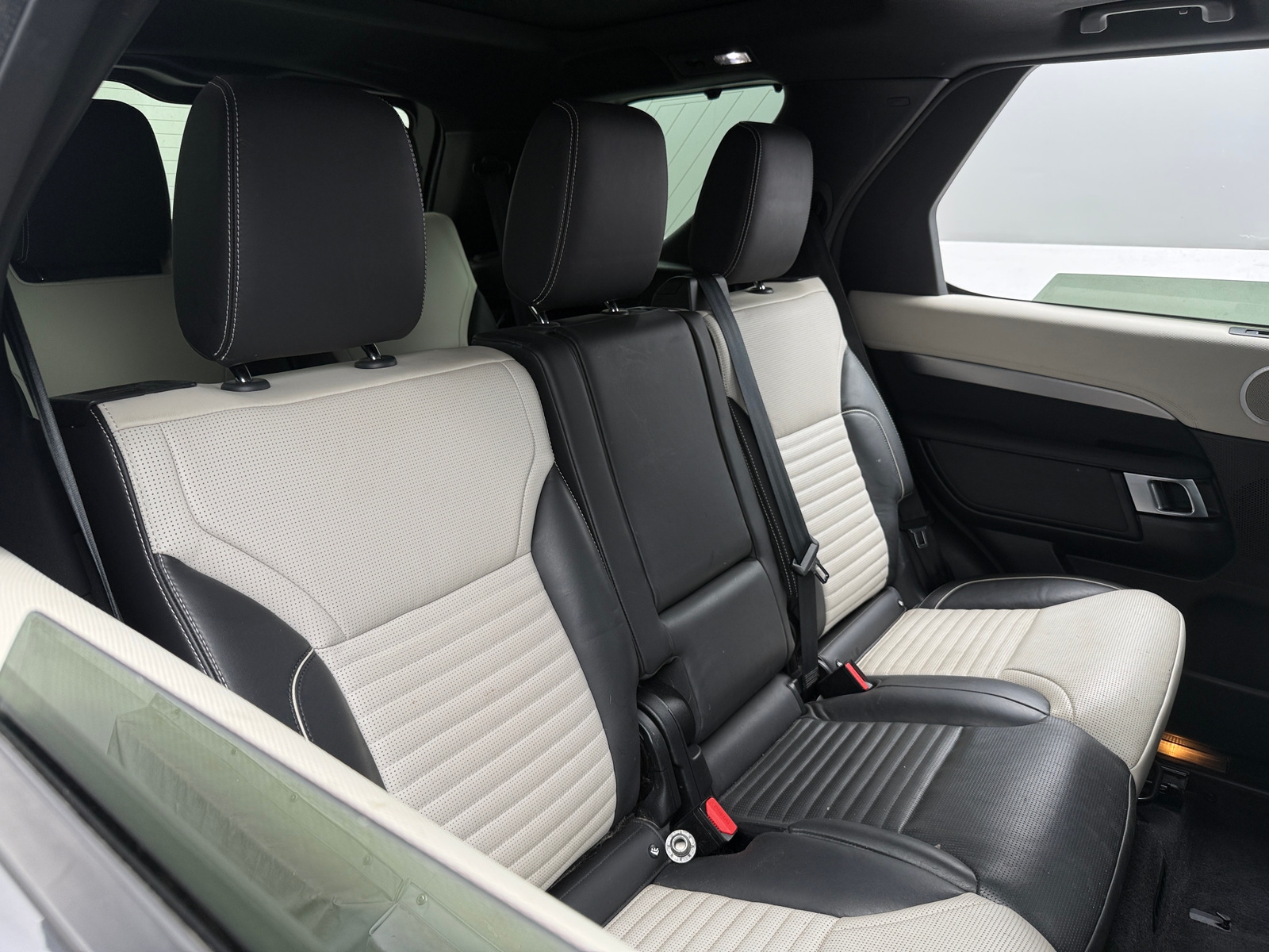 Thumbnail: 2023 Land Rover Discovery - 5