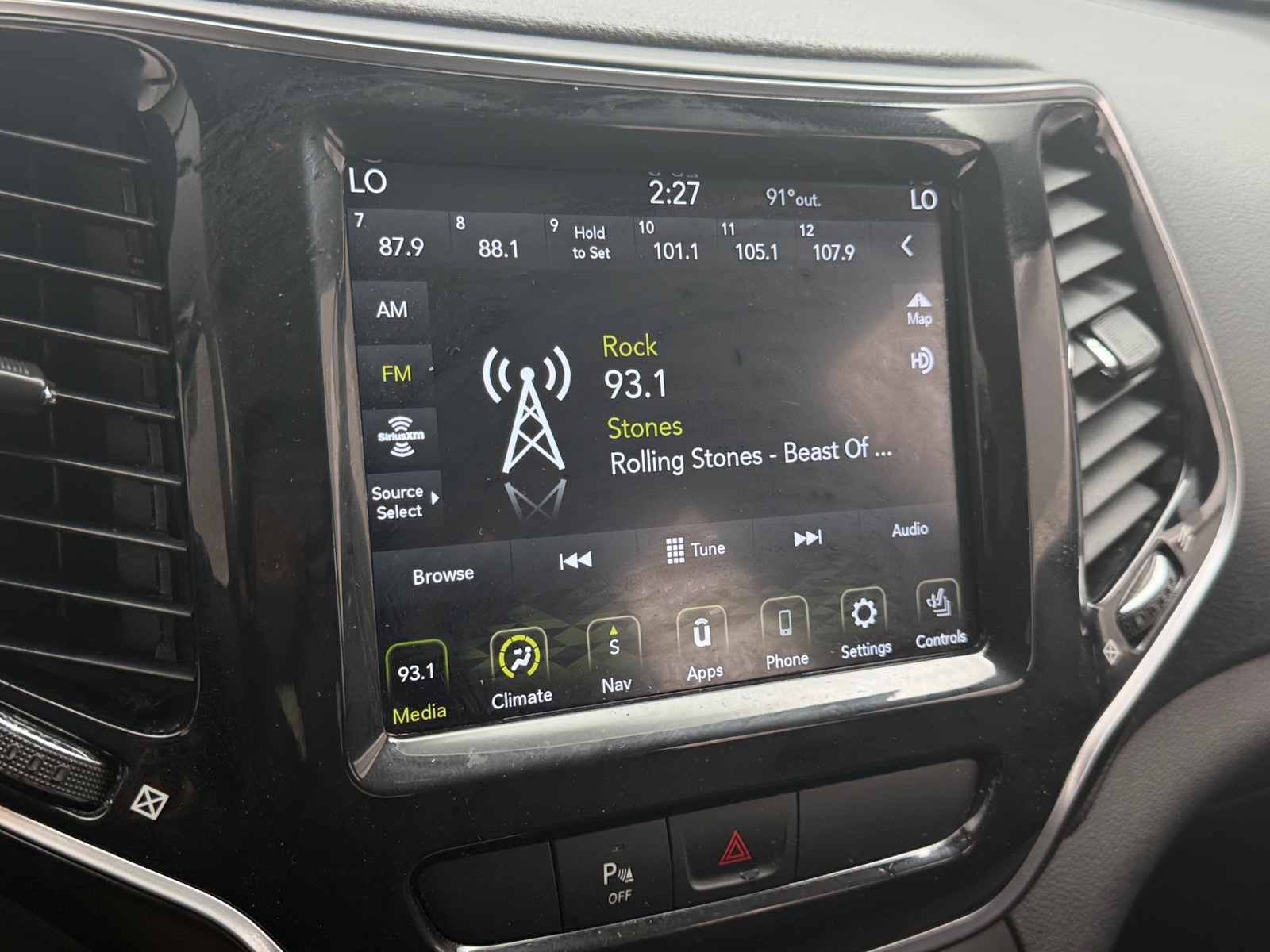 Thumbnail: 2019 Jeep Cherokee - 3