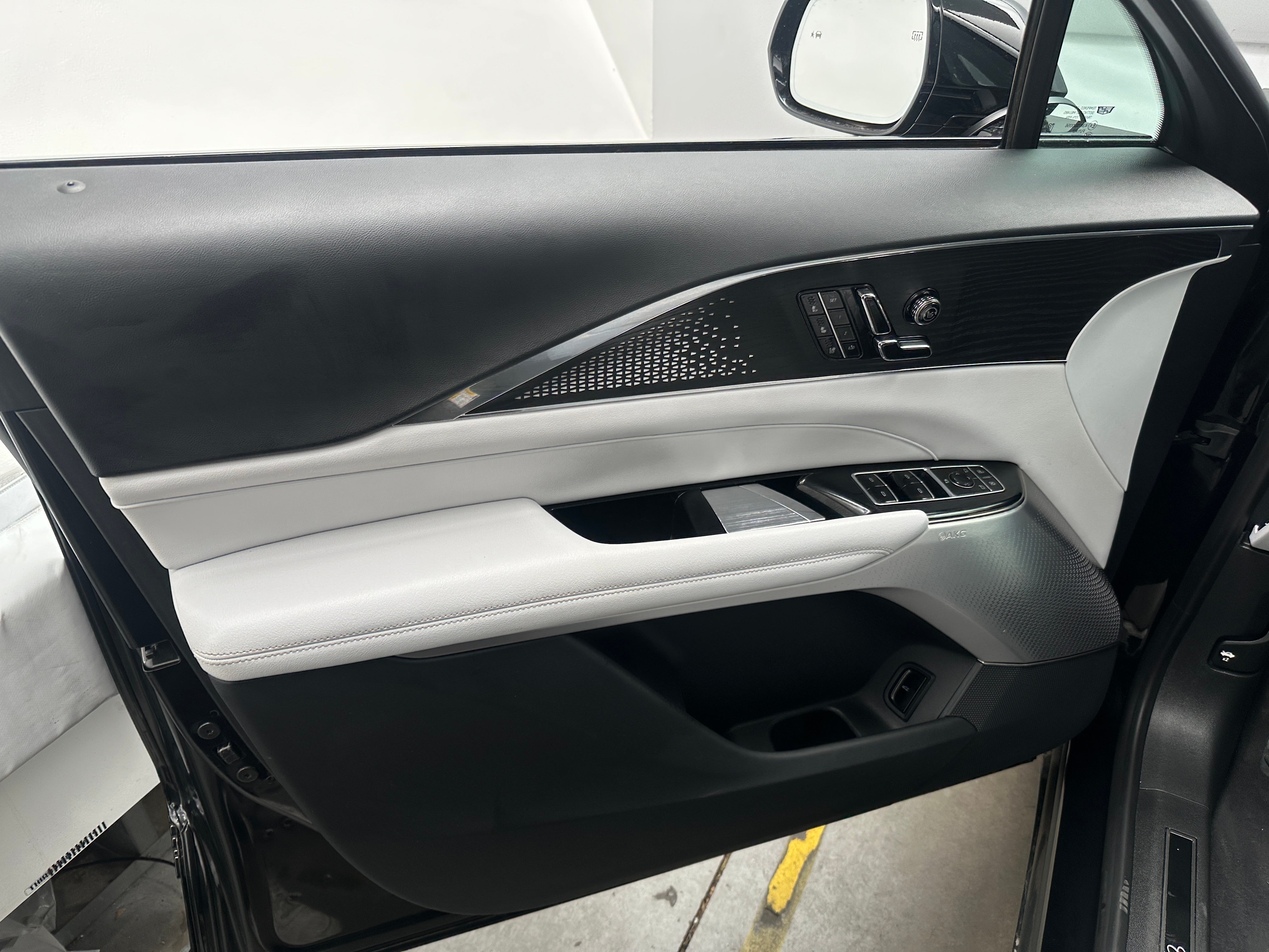 Used 2023 Cadillac LYRIQ Luxury with VIN 1GYKPMRK1PZ003506 for sale in Auburn, WA