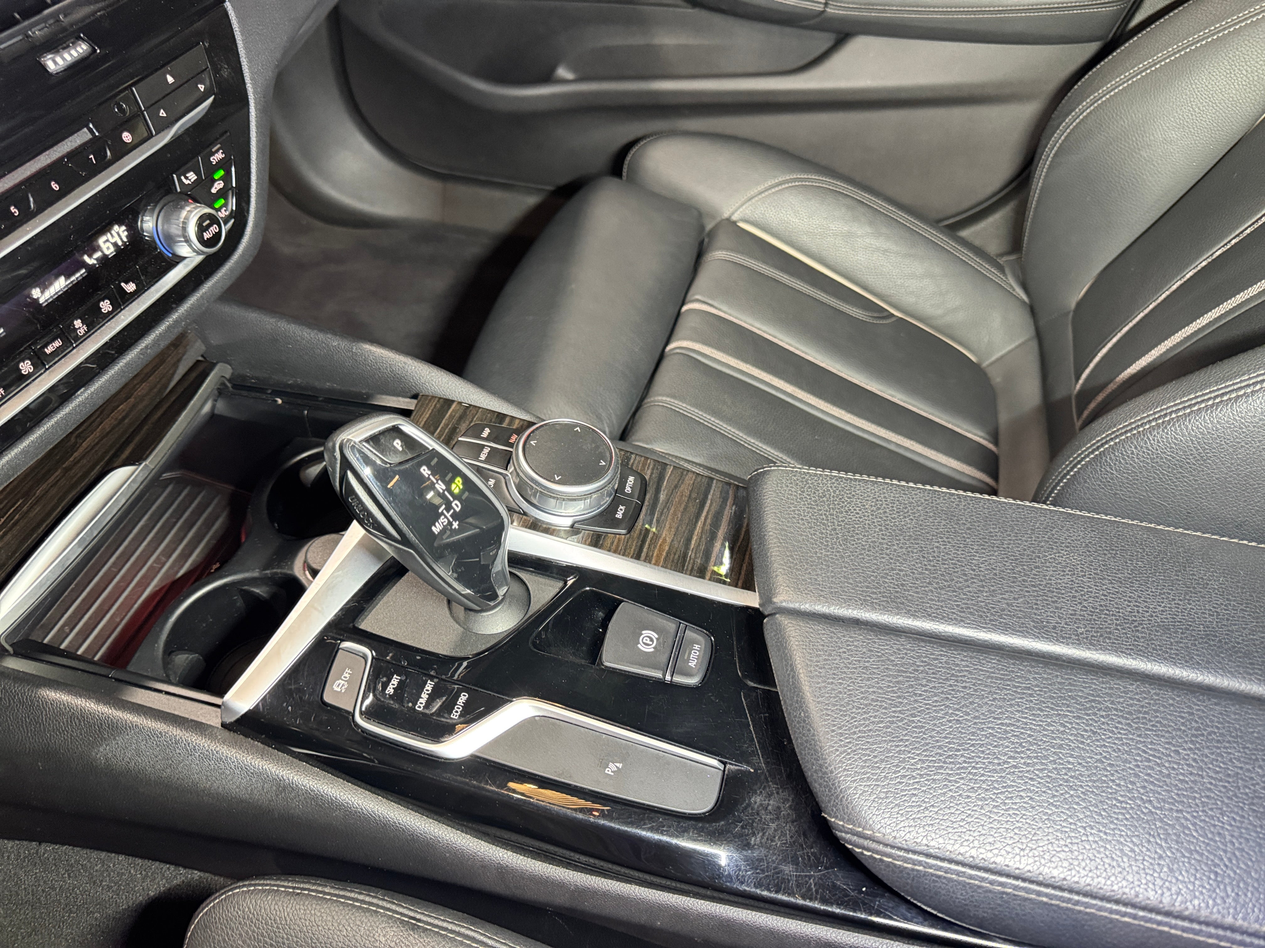 2019 BMW 5 Series 530i - Photo 12