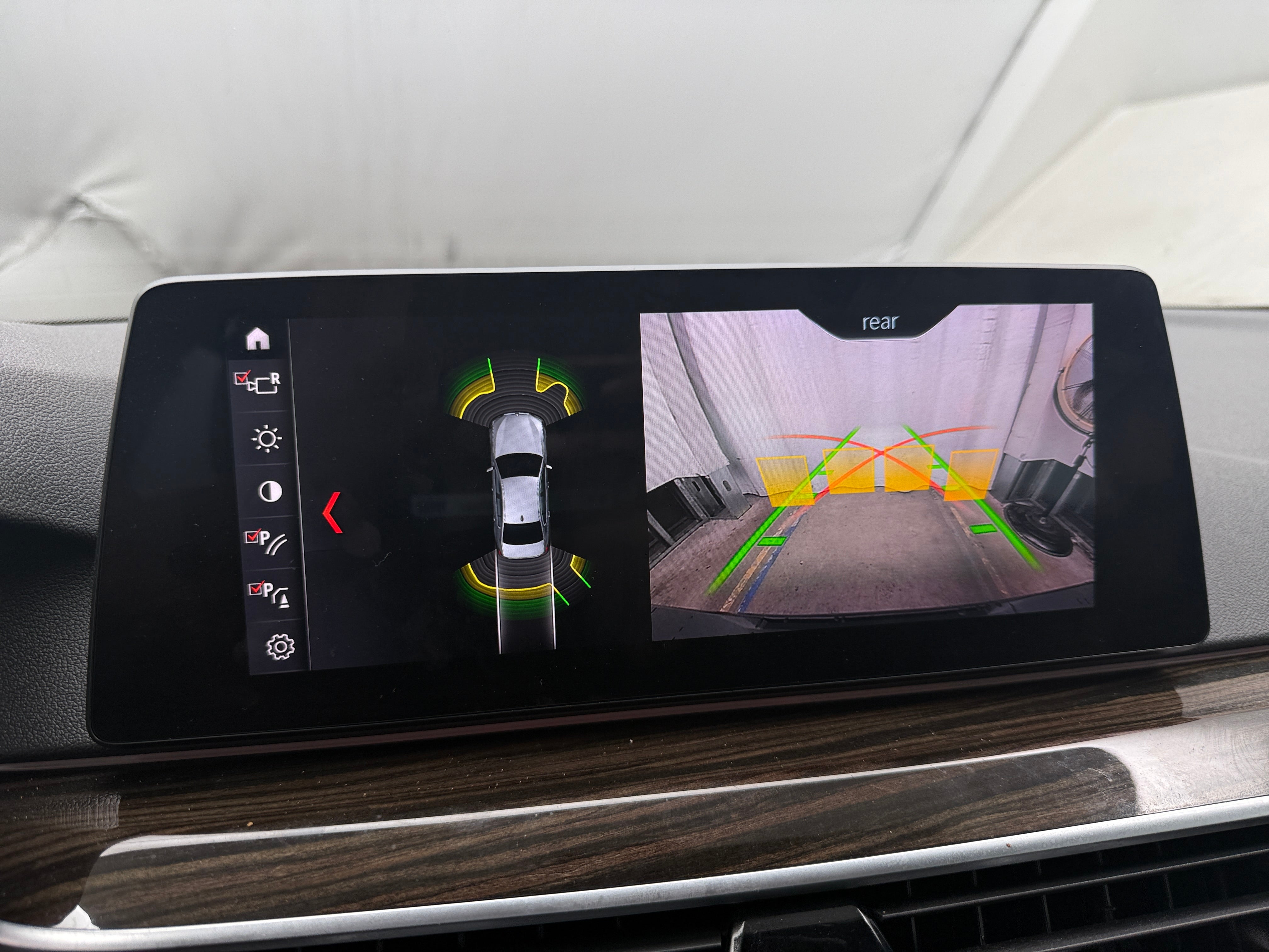 2019 BMW 5 Series 530i - Photo 17