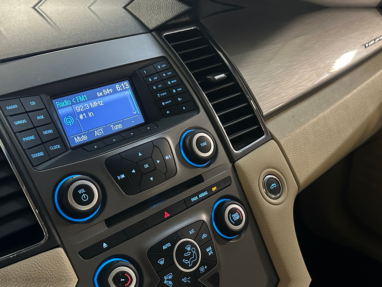 Thumbnail: 2013 Ford Taurus - 4
