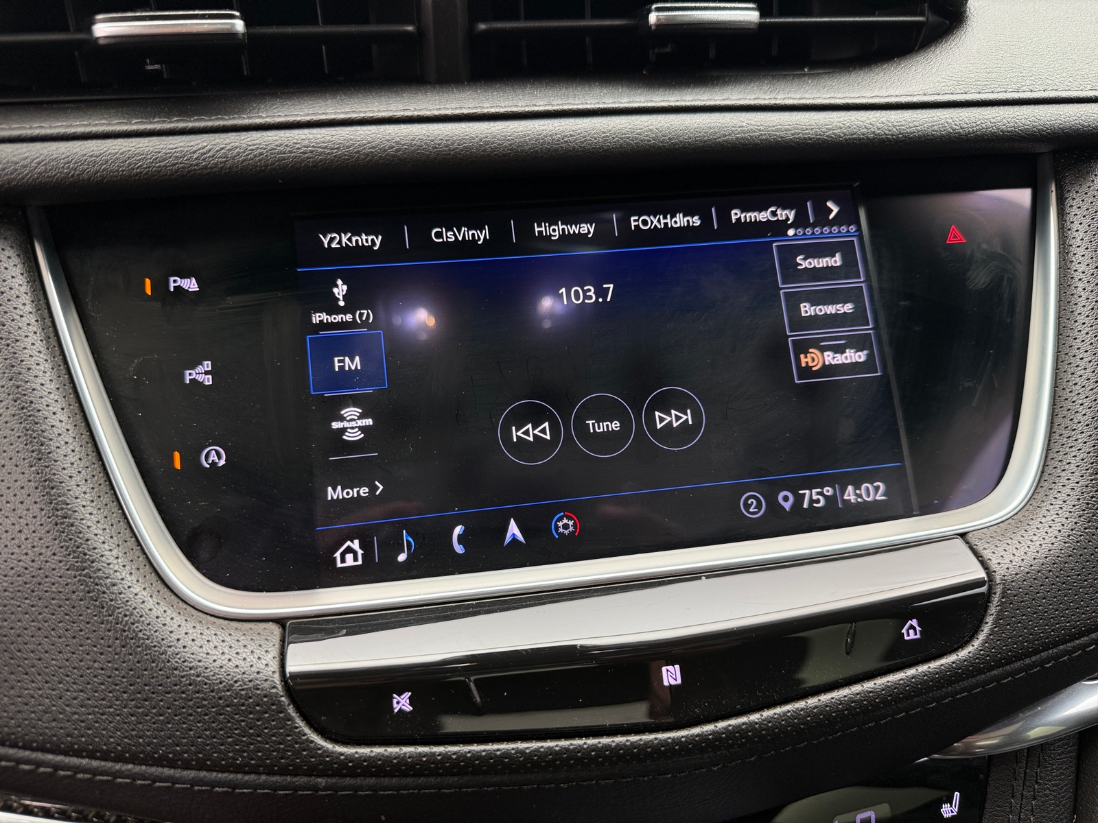 Thumbnail: 2020 Cadillac XT5 - 3