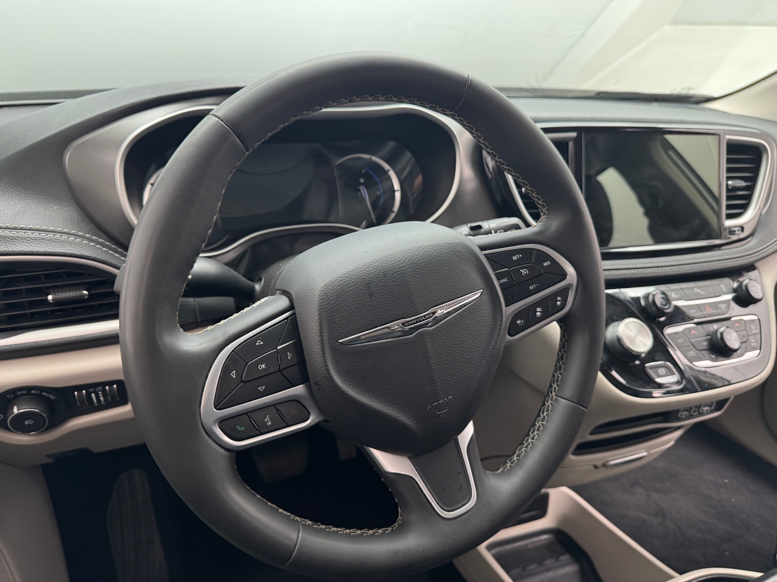 Thumbnail: 2024 Chrysler Pacifica - 4