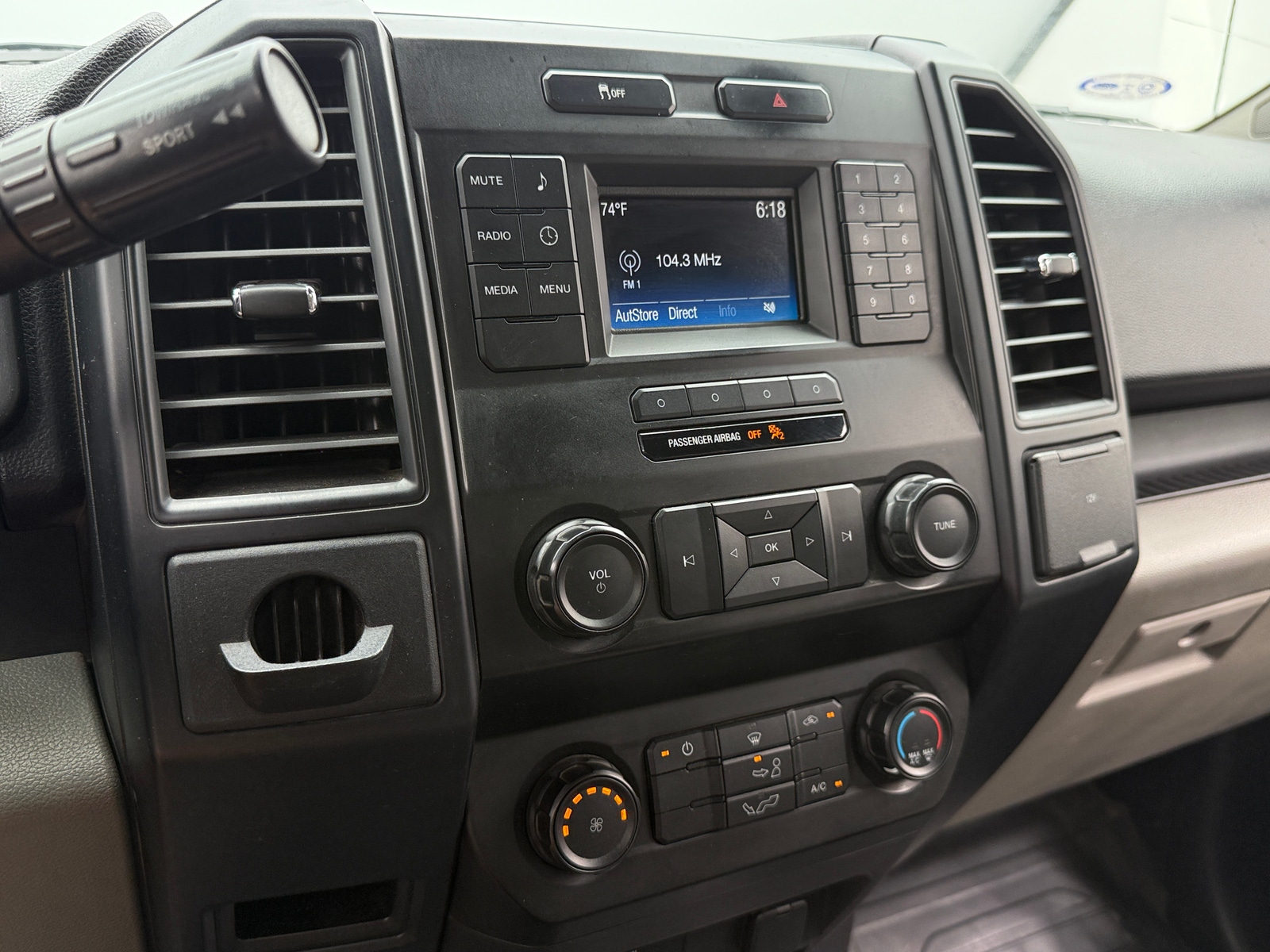 Thumbnail: 2016 Ford Econoline - 3