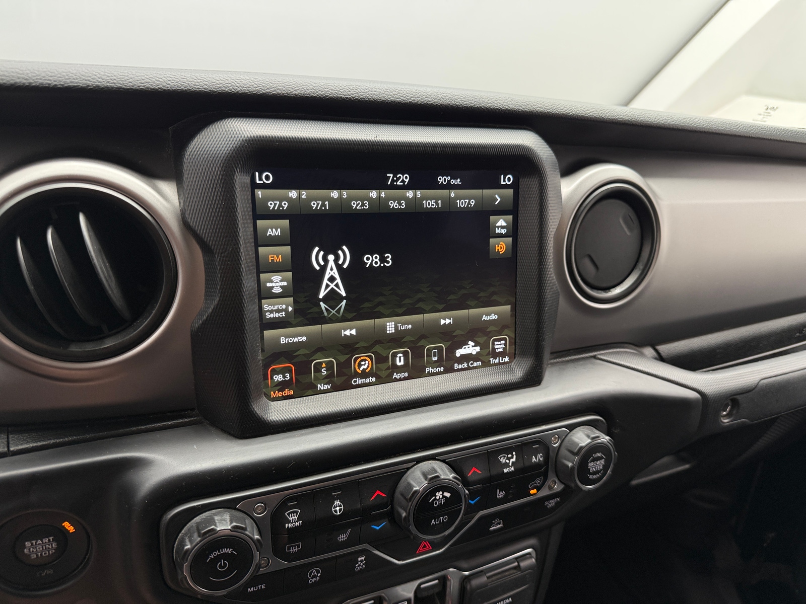 Thumbnail: 2021 Jeep Gladiator - 4