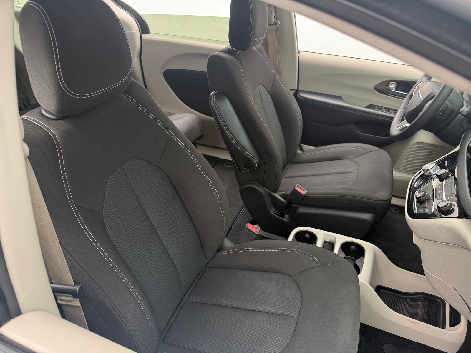 Thumbnail: 2024 Chrysler Voyager - 2