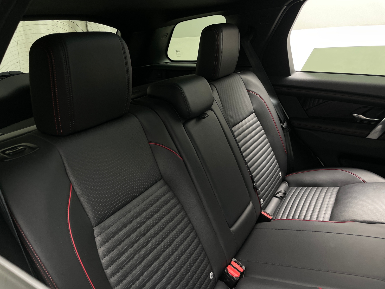 Thumbnail: 2023 Land Rover Discovery Sport - 5