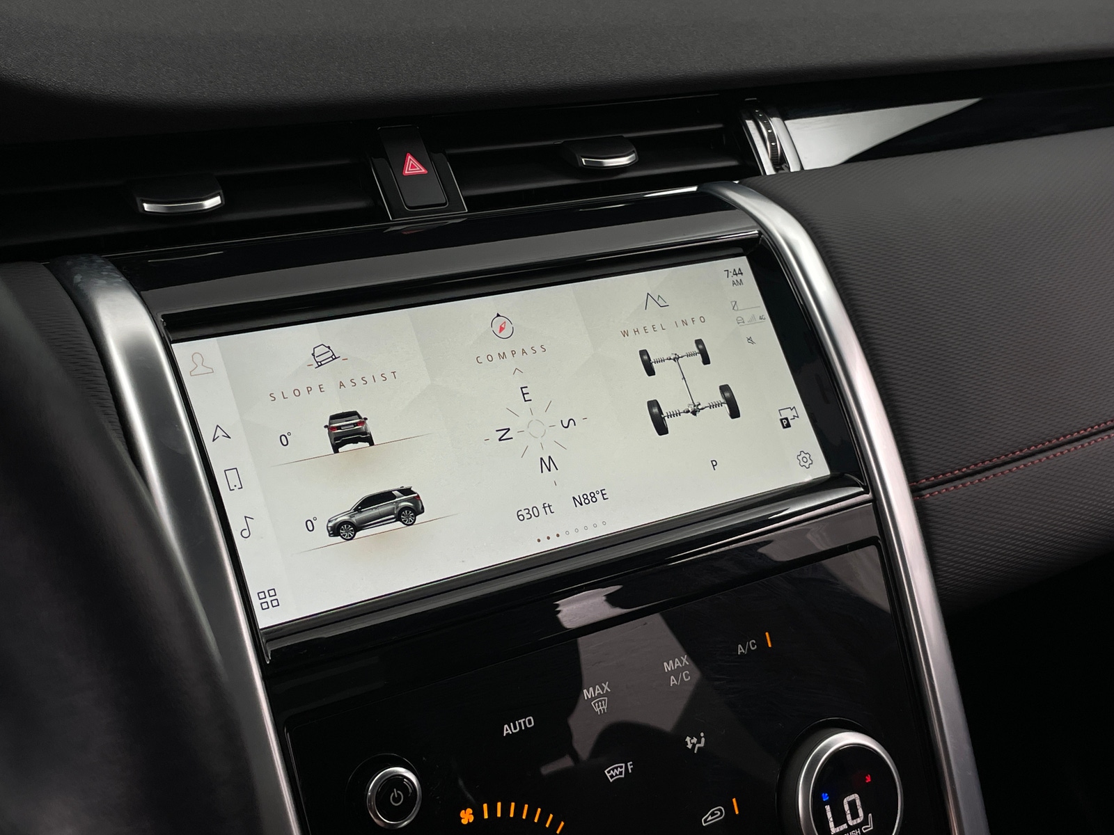 Thumbnail: 2023 Land Rover Discovery Sport - 3