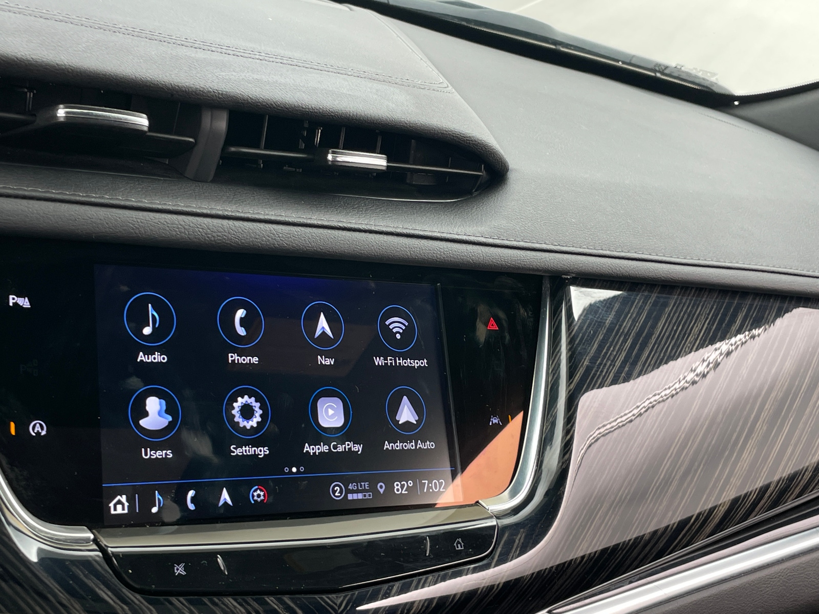 Thumbnail: 2024 Cadillac XT6 - 3