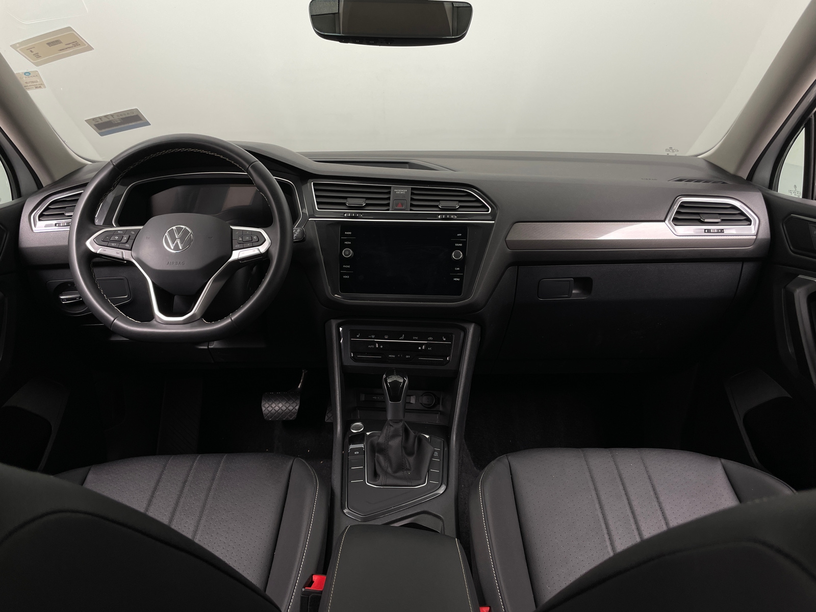 Thumbnail: 2023 Volkswagen Tiguan - 2