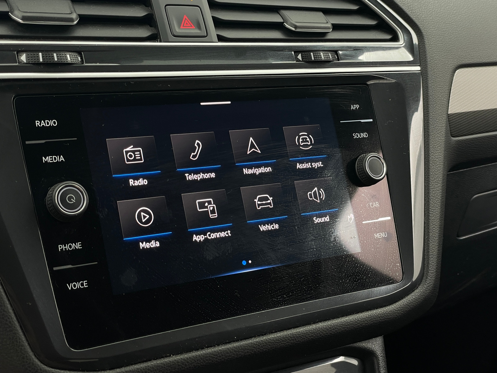 Thumbnail: 2023 Volkswagen Tiguan - 3