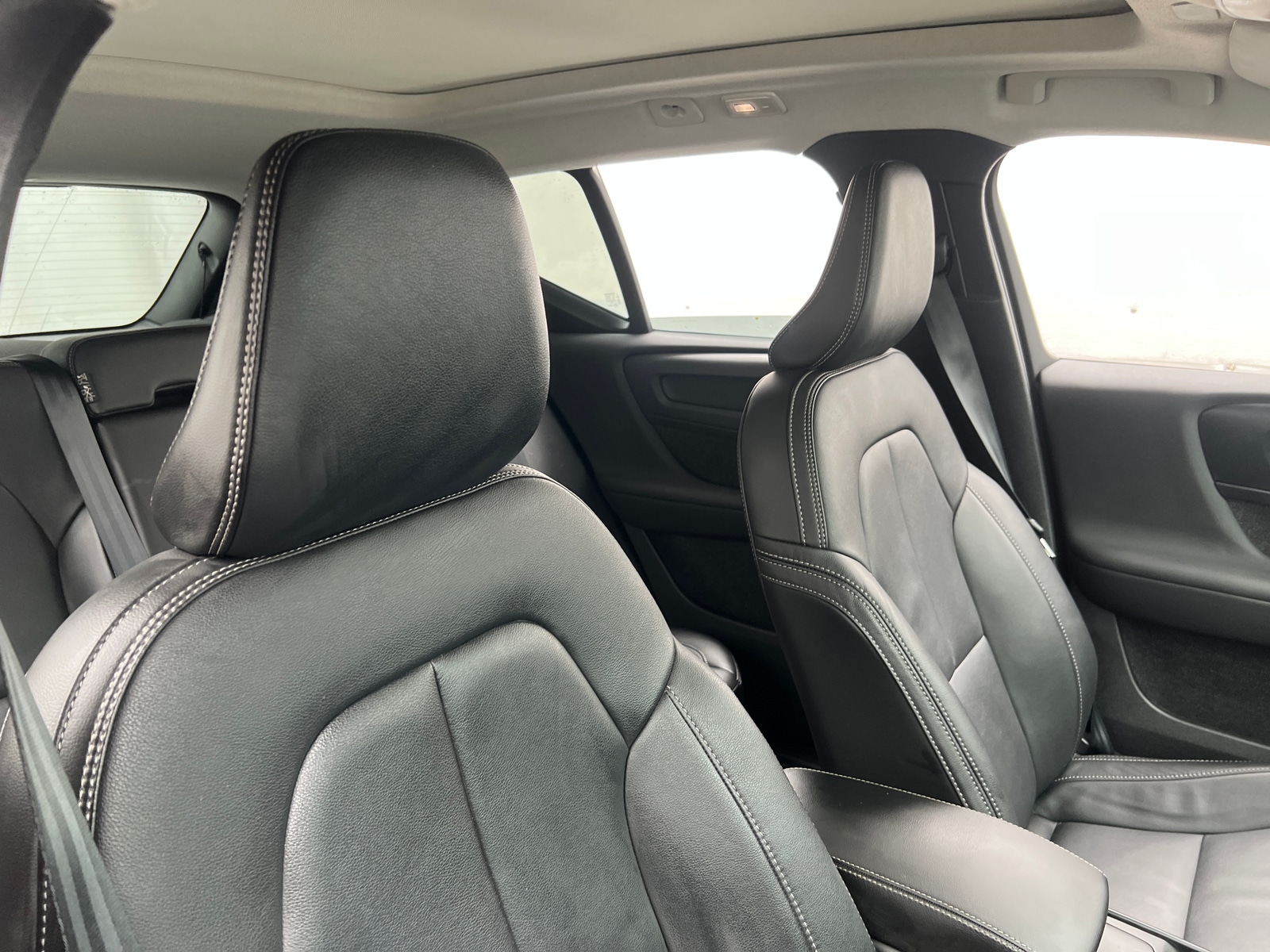 Thumbnail: 2026 Volvo XC40 - 2