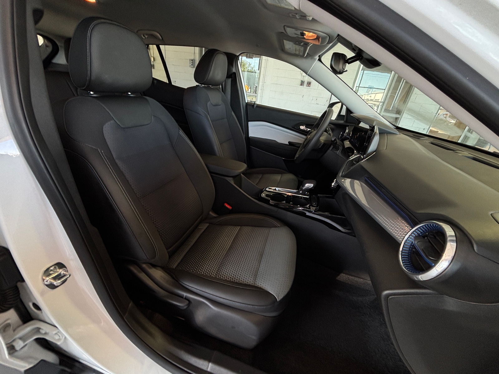 Thumbnail: 2025 Chevrolet Trax - 2