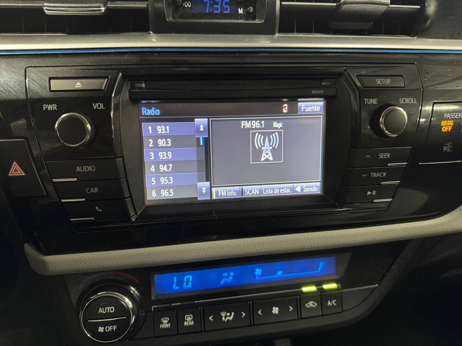 Thumbnail: 2015 Toyota Corolla - 4