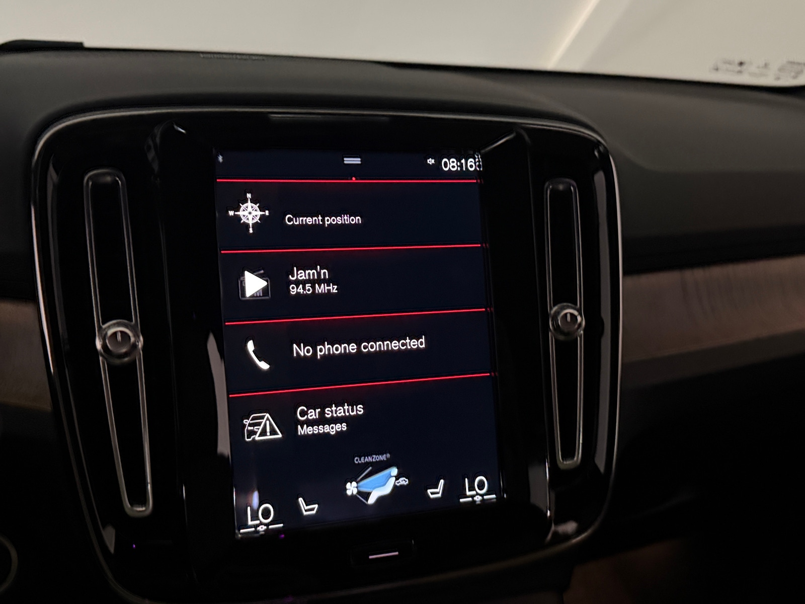 Thumbnail: 2022 Volvo XC40 - 3