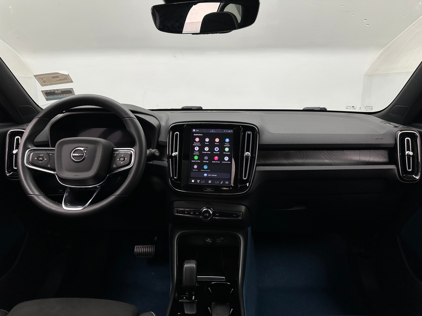 Thumbnail: 2023 Volvo XC40 - 3