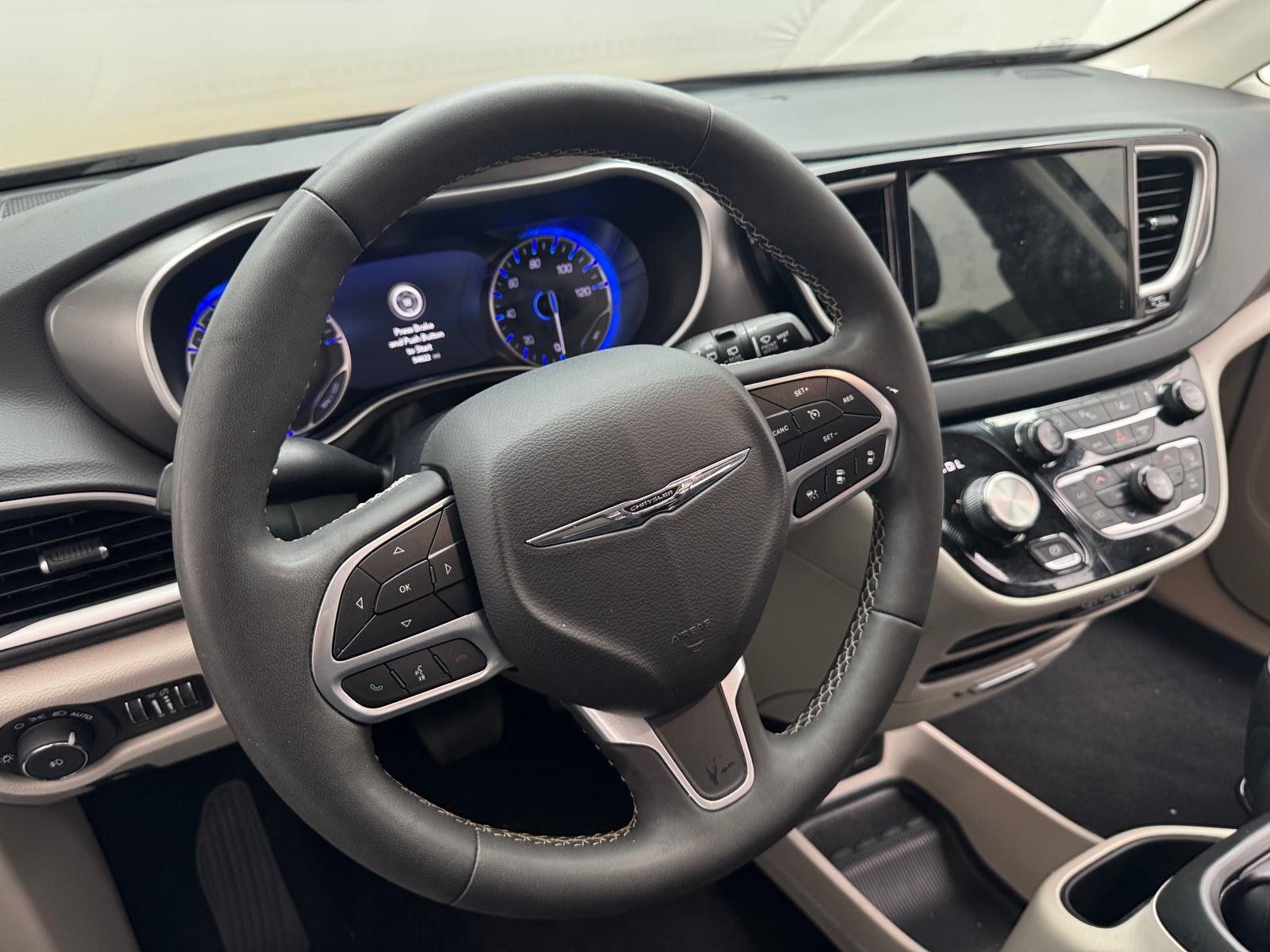Thumbnail: 2024 Chrysler Pacifica - 4