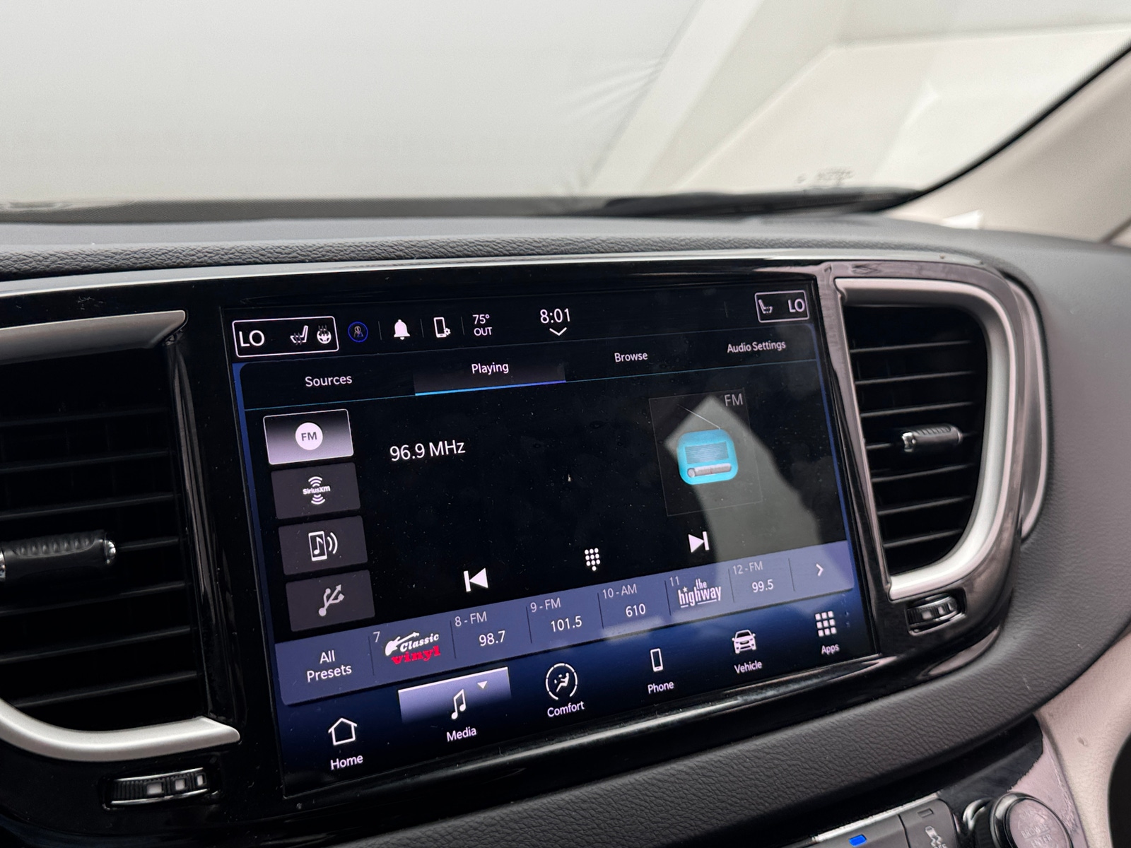 Thumbnail: 2024 Chrysler Pacifica - 3