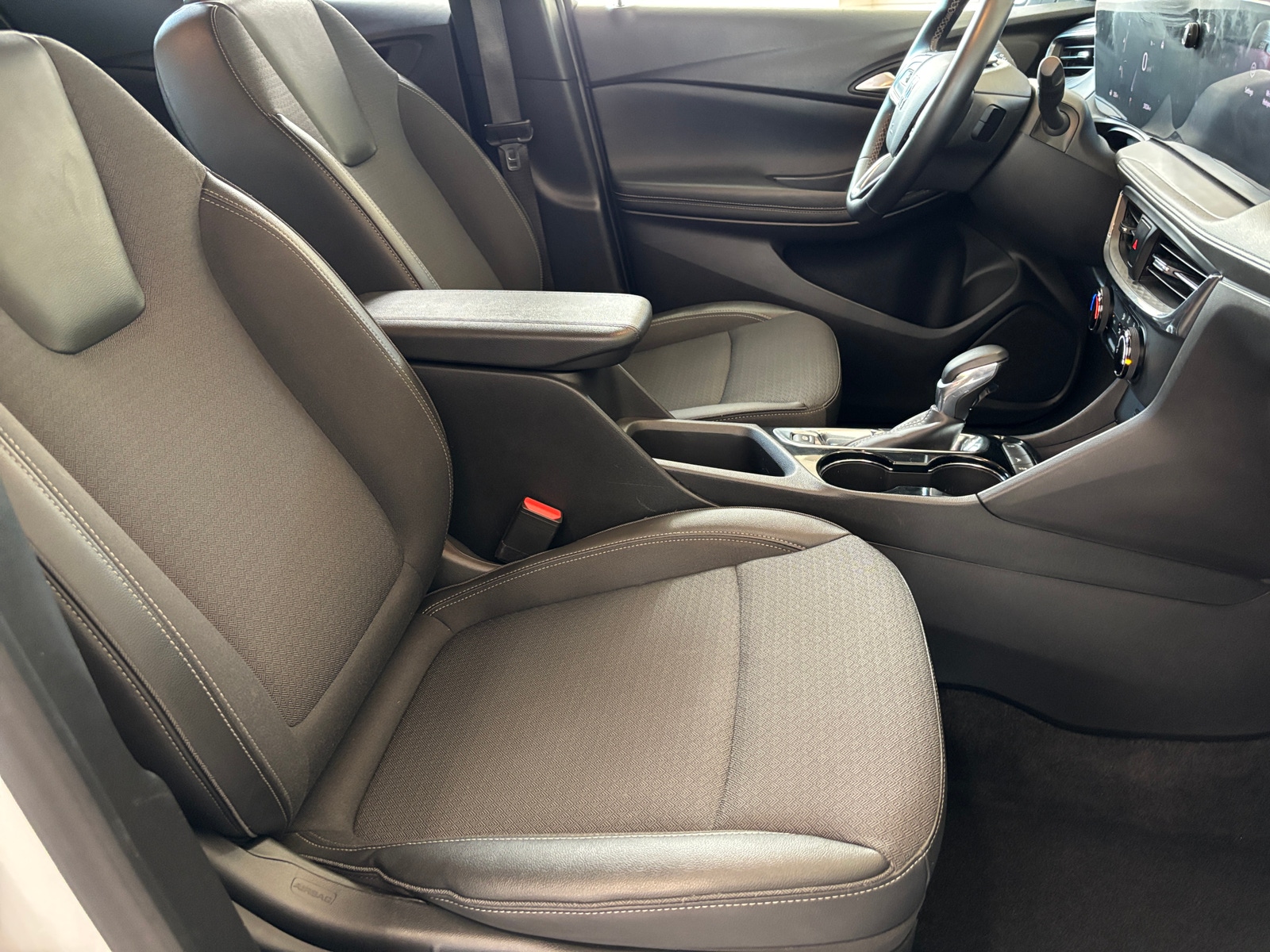 Thumbnail: 2025 Buick Encore GX - 2