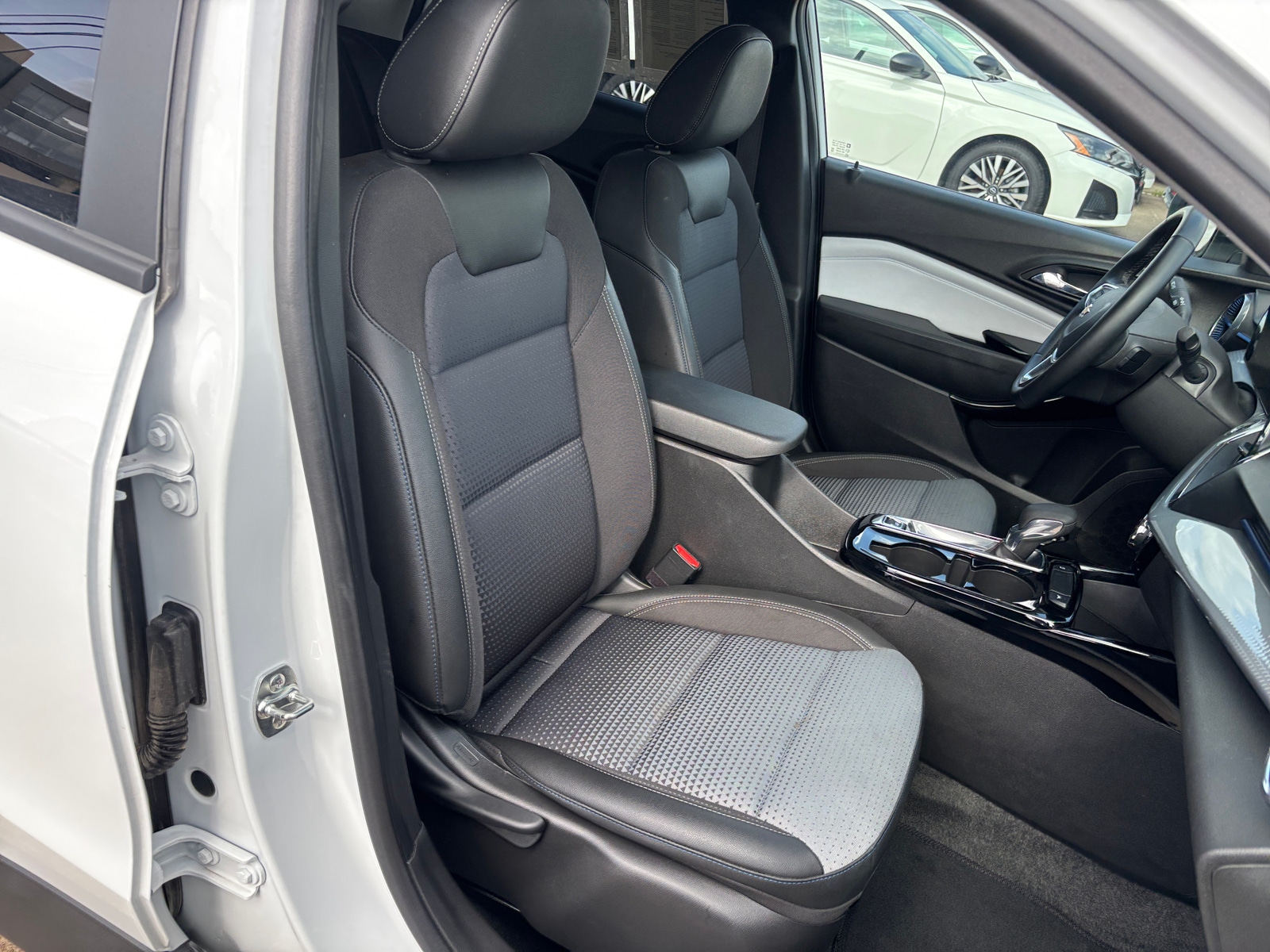 Thumbnail: 2025 Chevrolet Trax - 2