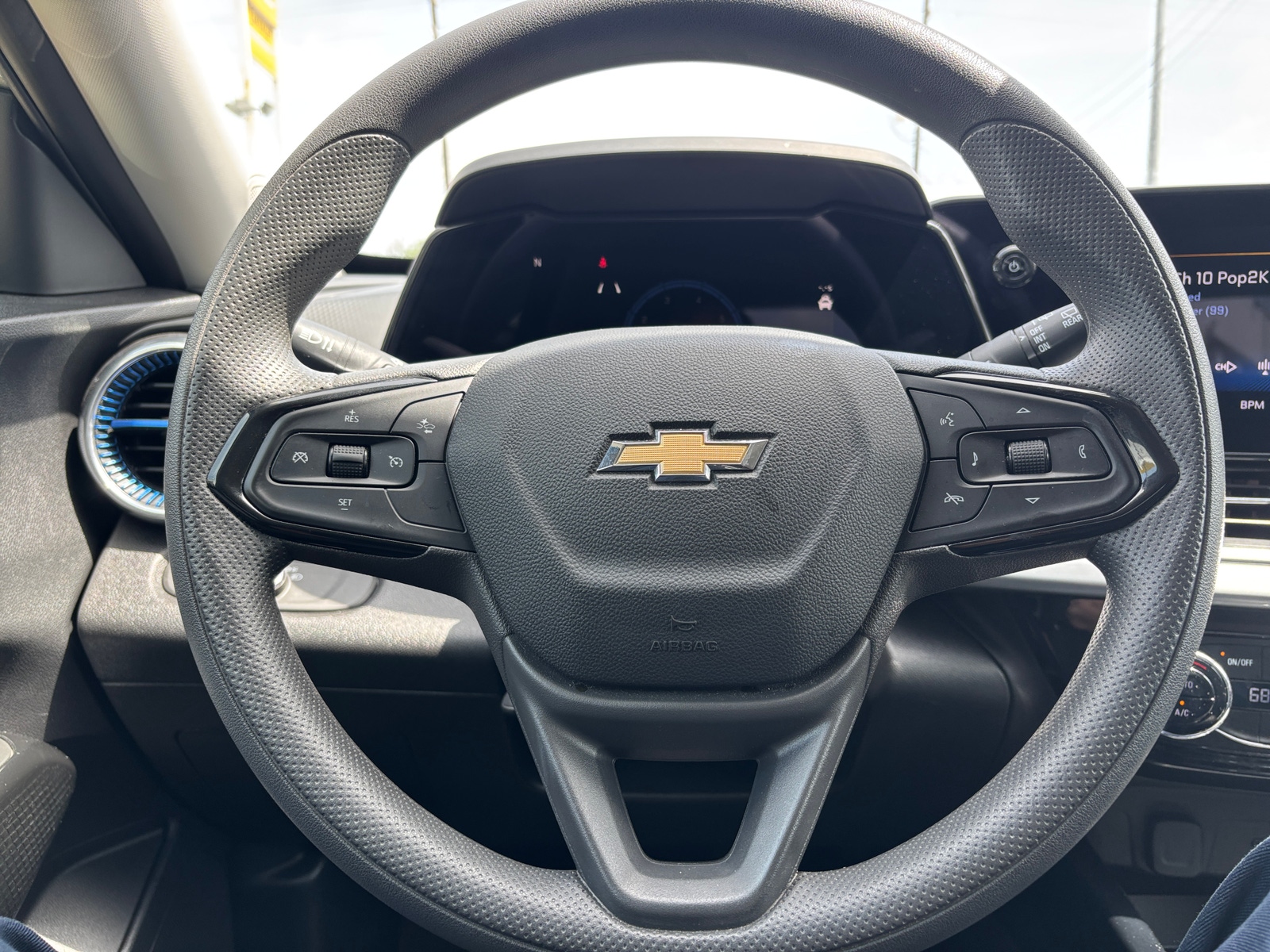 Thumbnail: 2025 Chevrolet Trax - 5