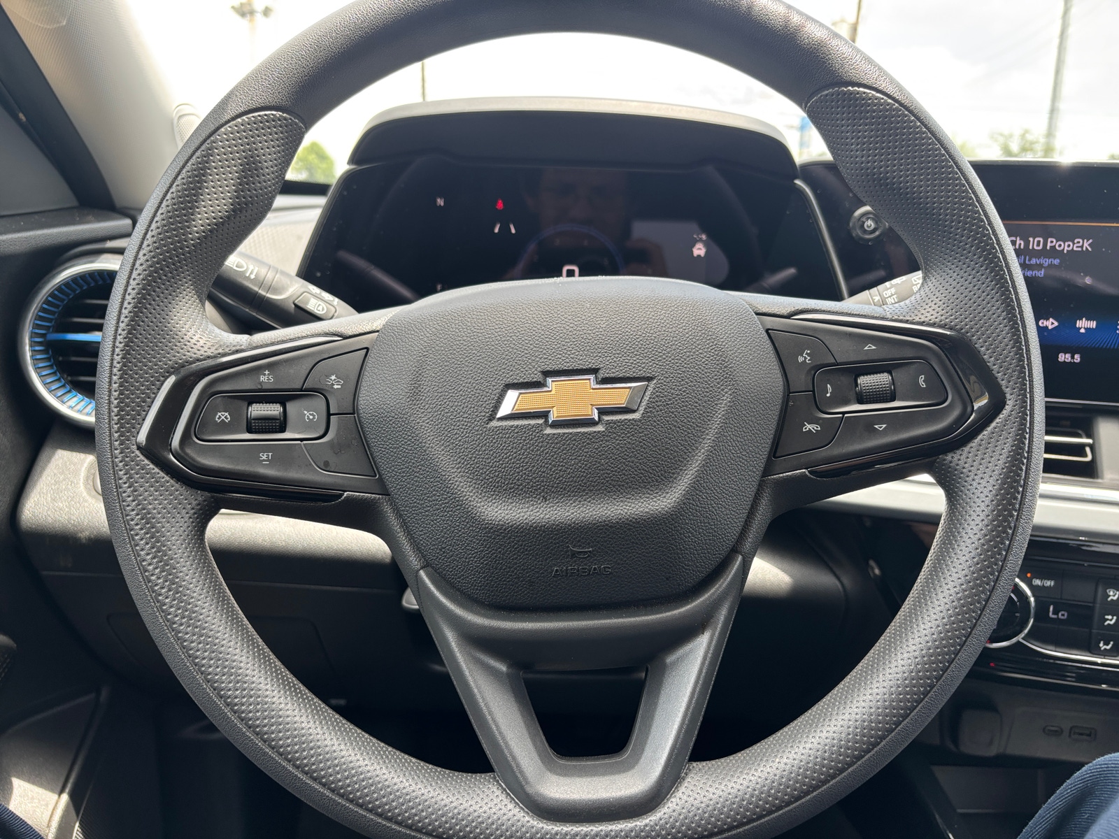 Thumbnail: 2025 Chevrolet Trax - 5