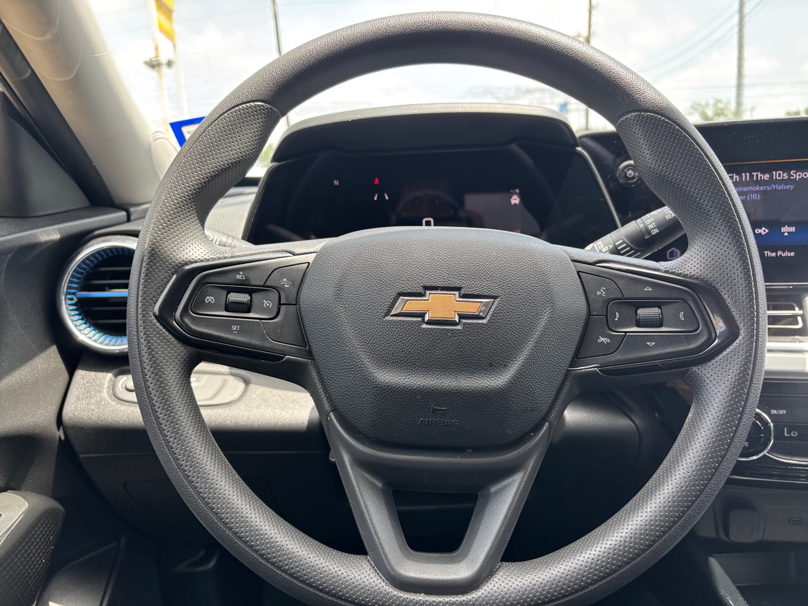 Thumbnail: 2025 Chevrolet Trax - 4