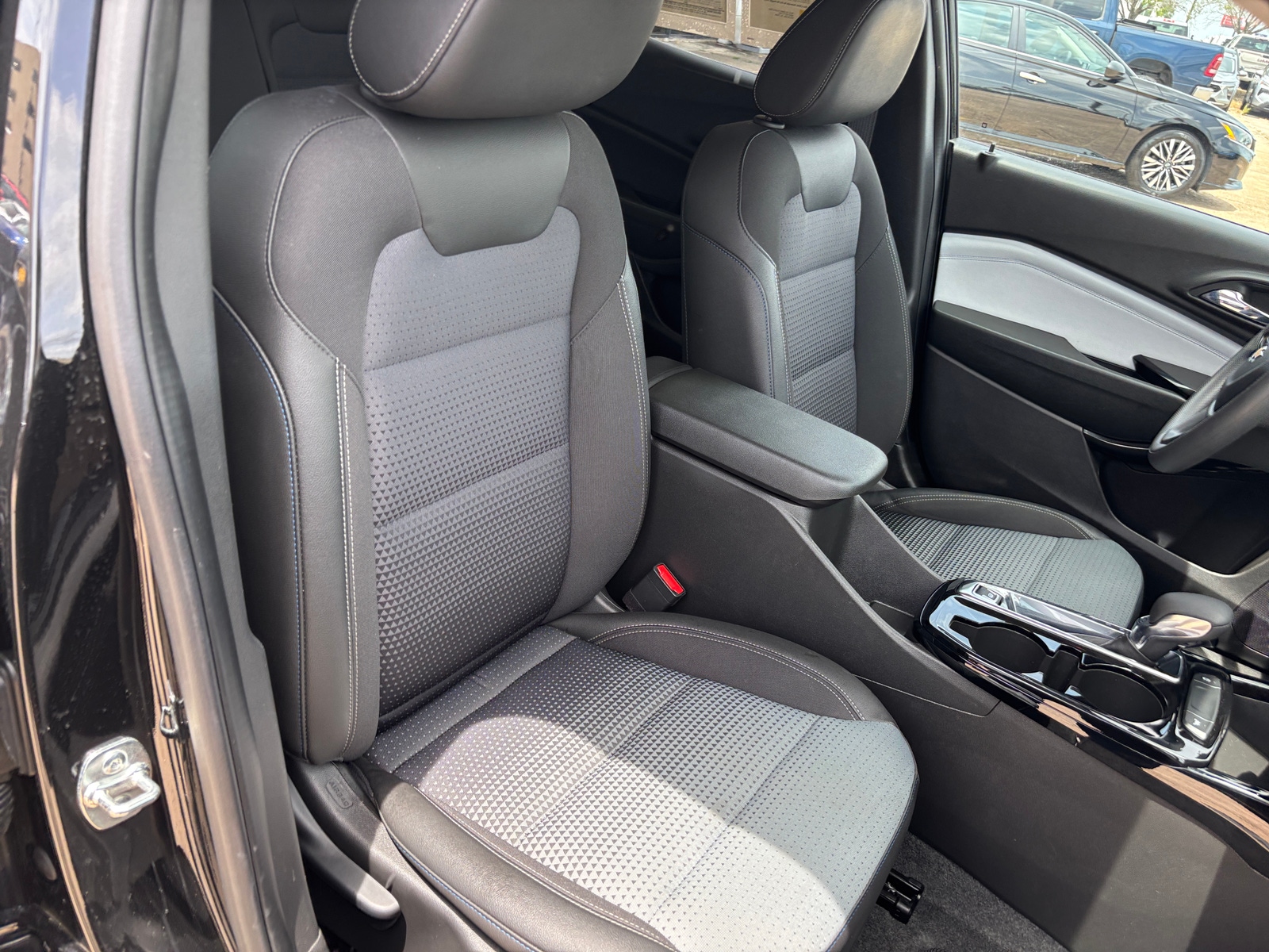 Thumbnail: 2025 Chevrolet Trax - 2
