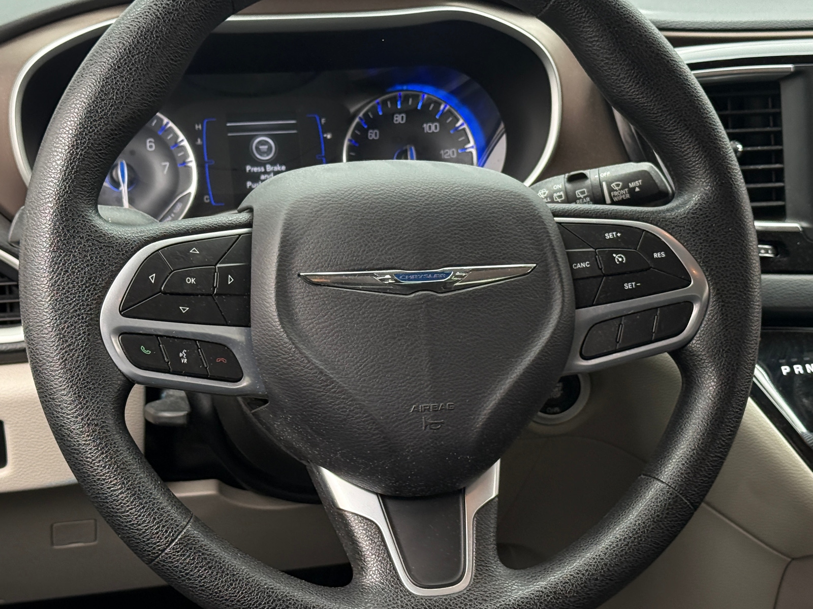 Thumbnail: 2020 Chrysler Voyager - 5