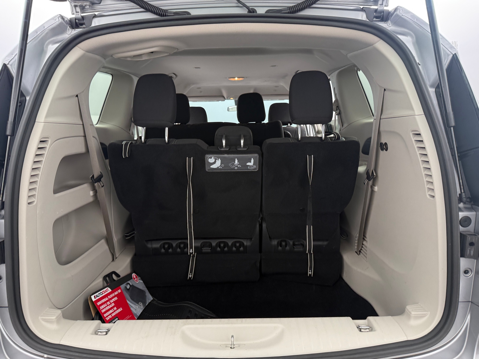 Thumbnail: 2020 Chrysler Voyager - 7
